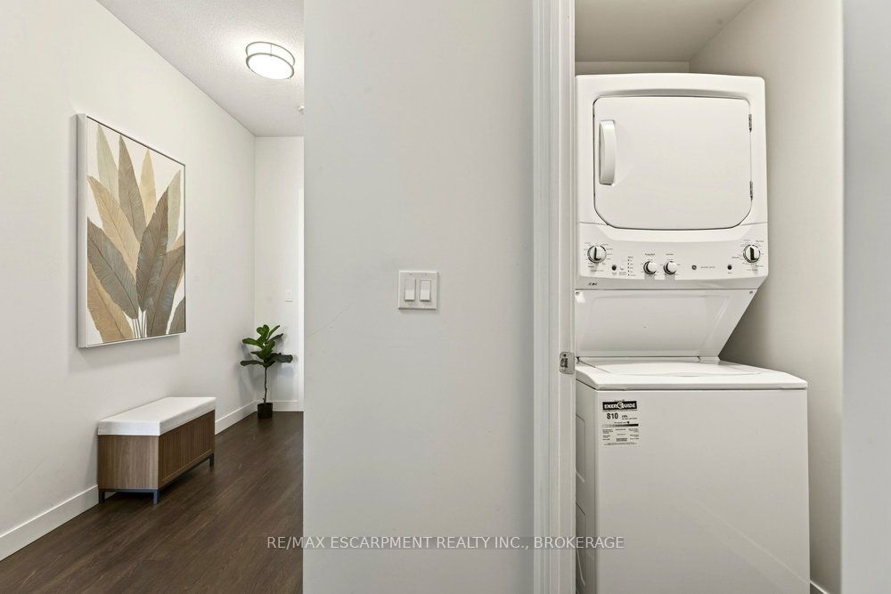 2087 Fairview Street 702 Property Photo 4
