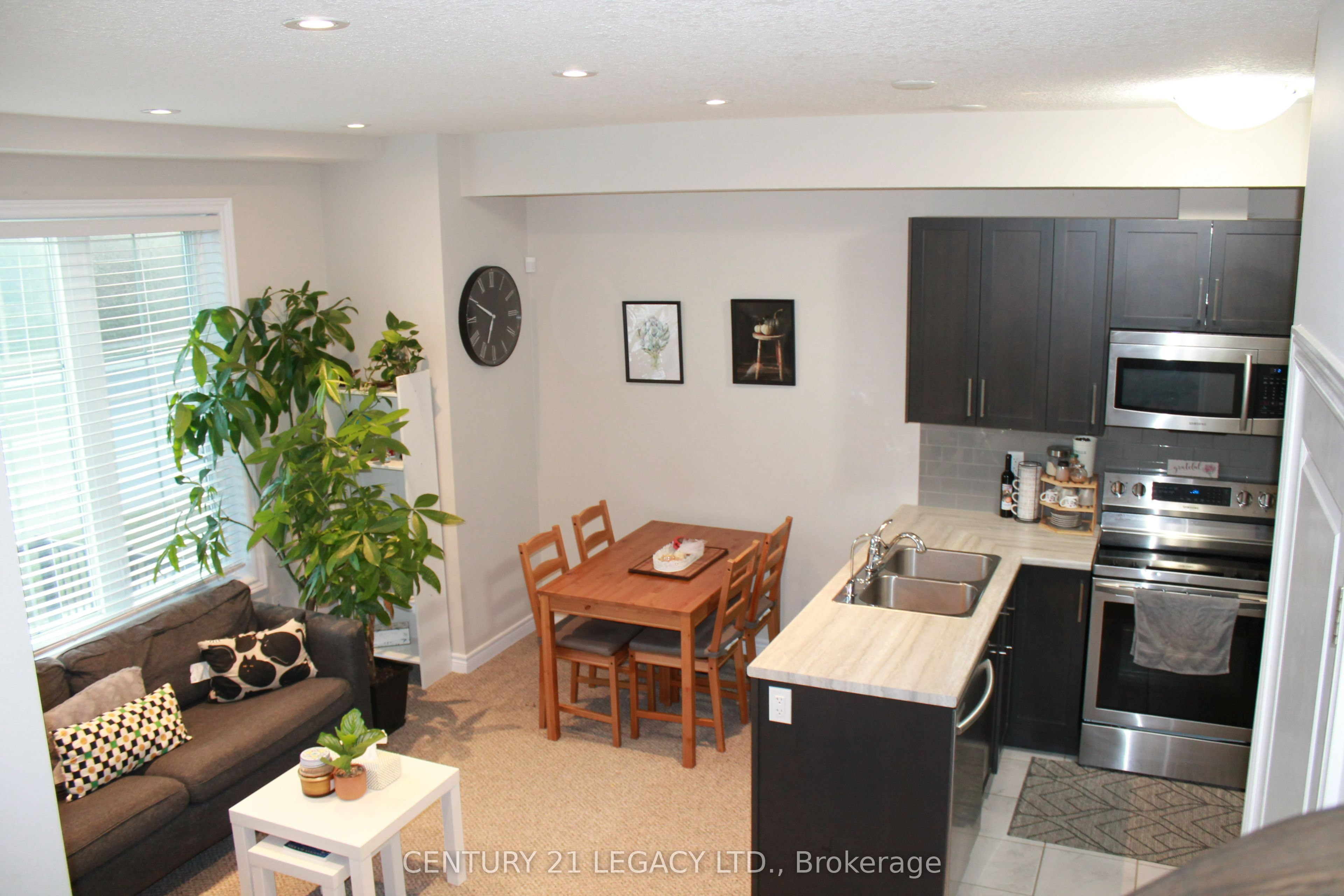 445 Ontario Street E 54 Property Photo 7