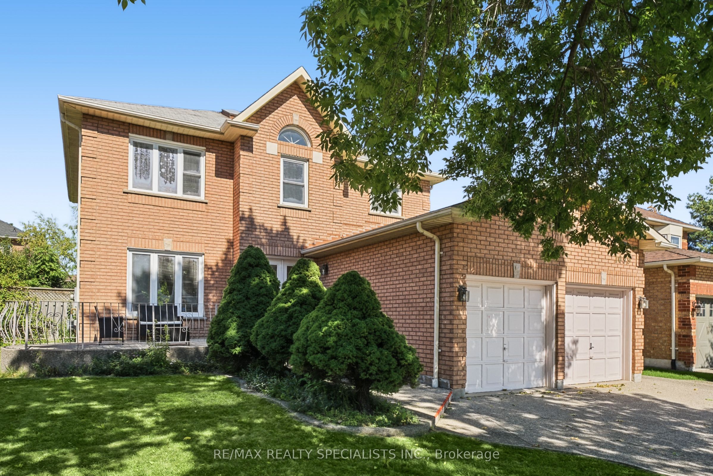 1099 Thoresby Drive Property Photo 1