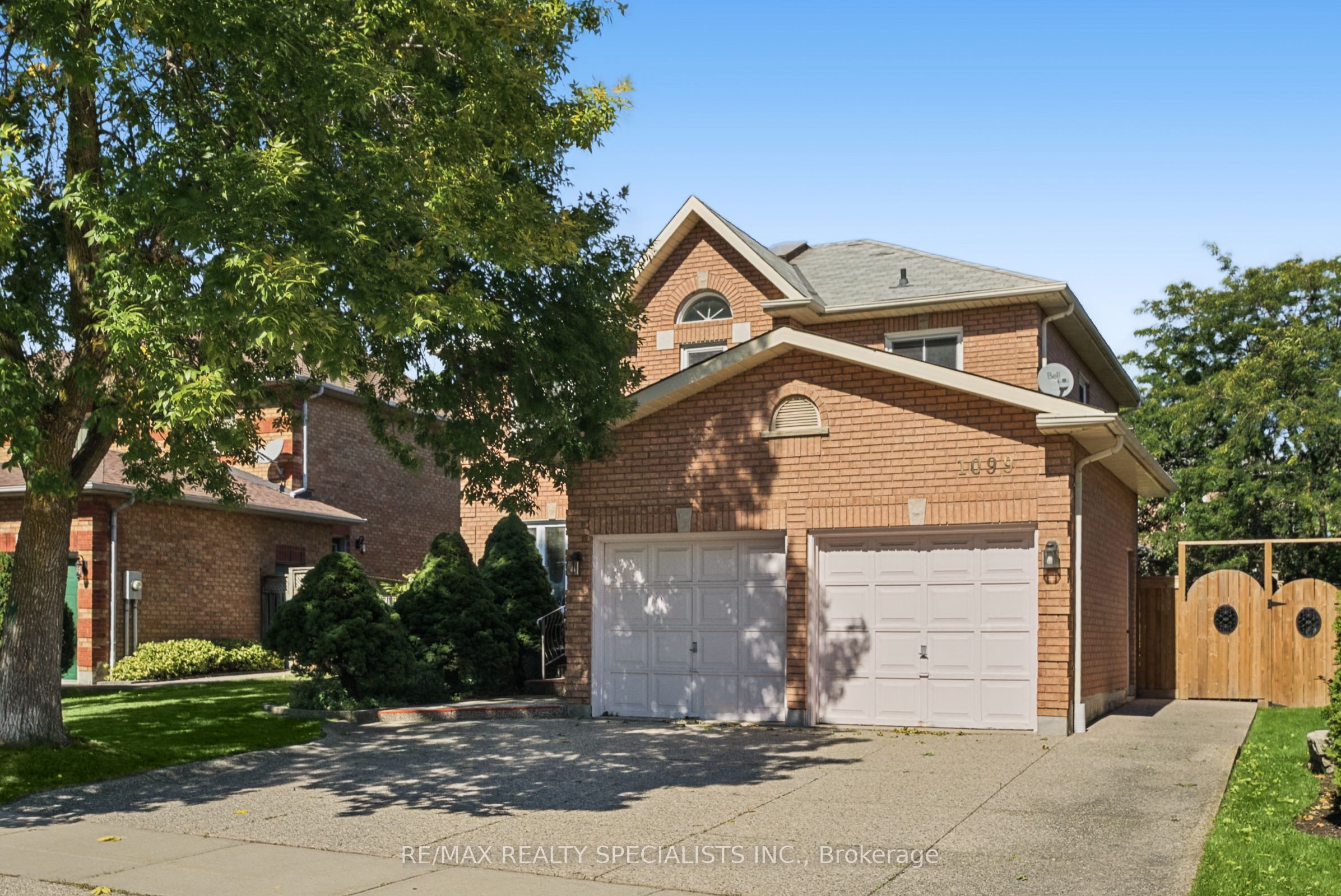 1099 Thoresby Drive Property Photo 2