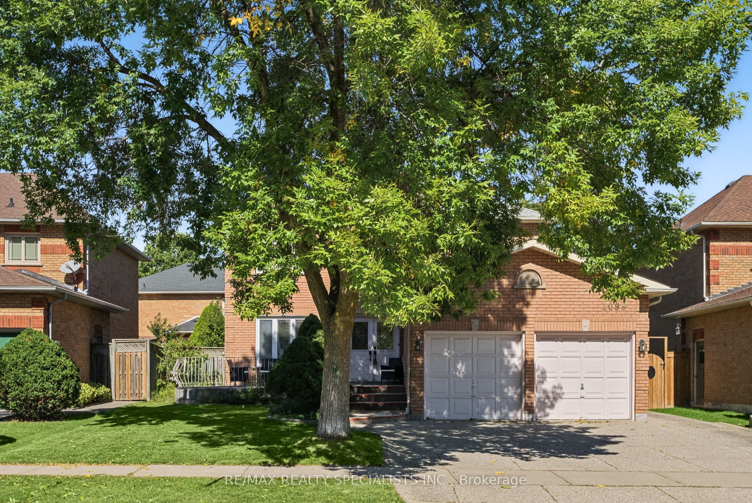 1099 Thoresby Drive Property Photo 3