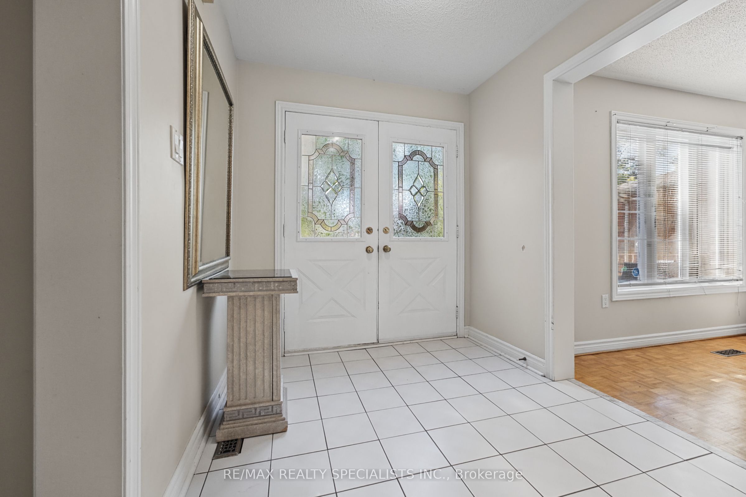 1099 Thoresby Drive Property Photo 7
