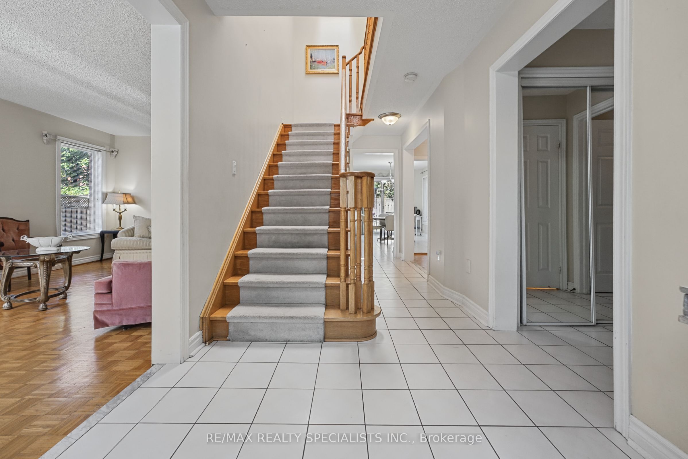 1099 Thoresby Drive Property Photo 8