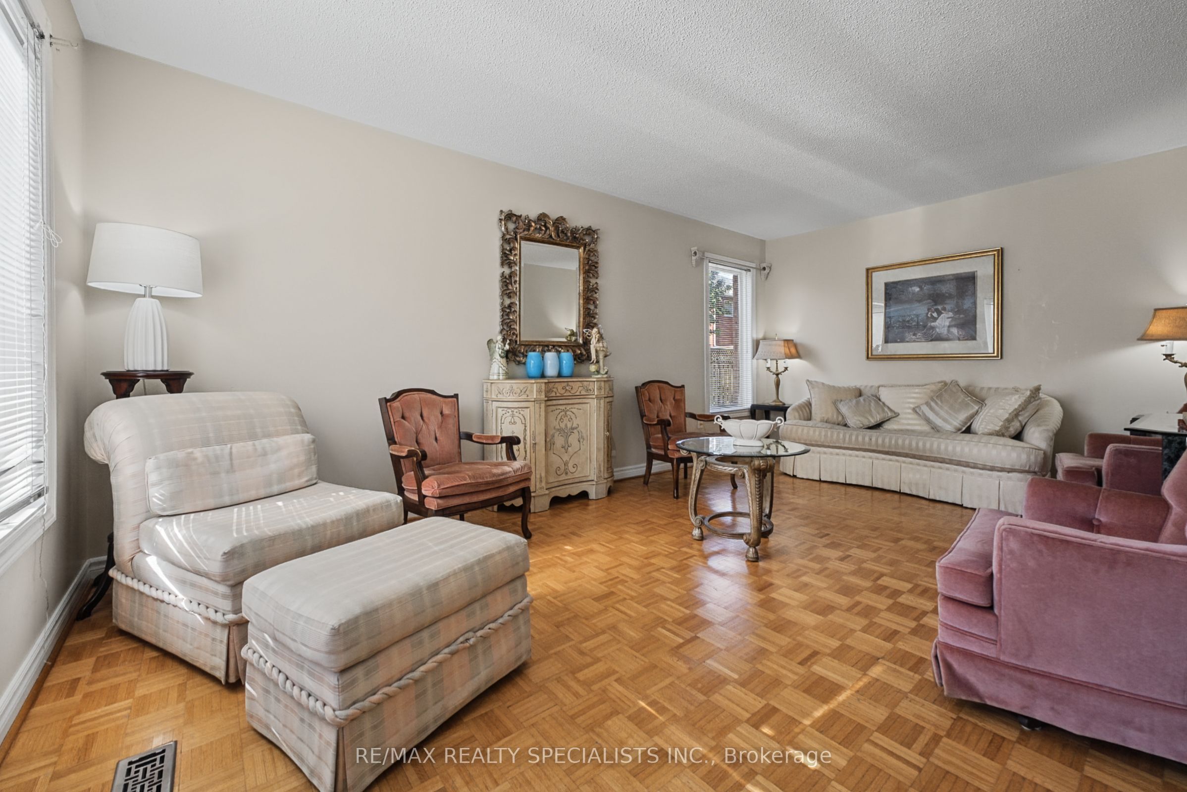 1099 Thoresby Drive Property Photo 9