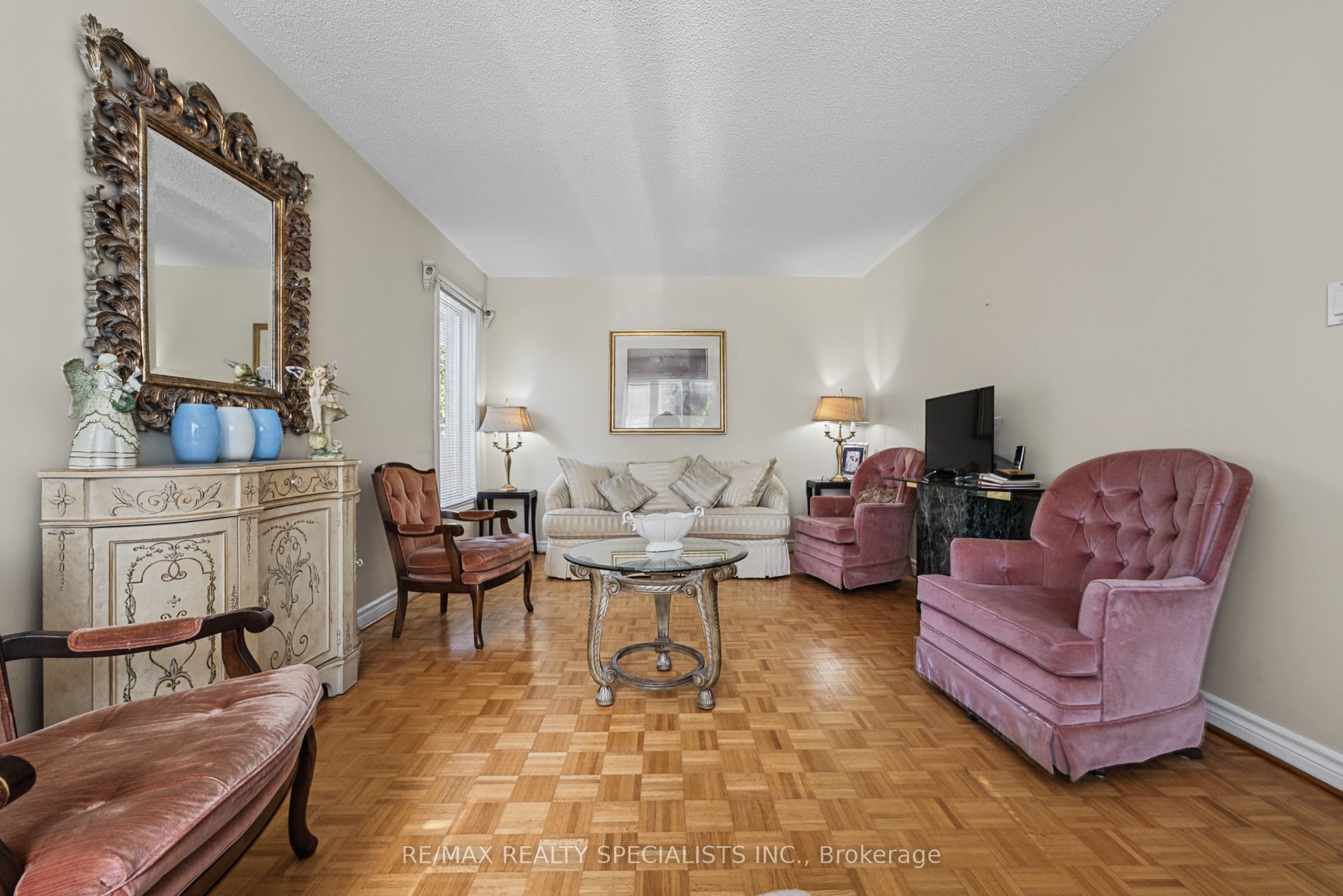 1099 Thoresby Drive Property Photo 11