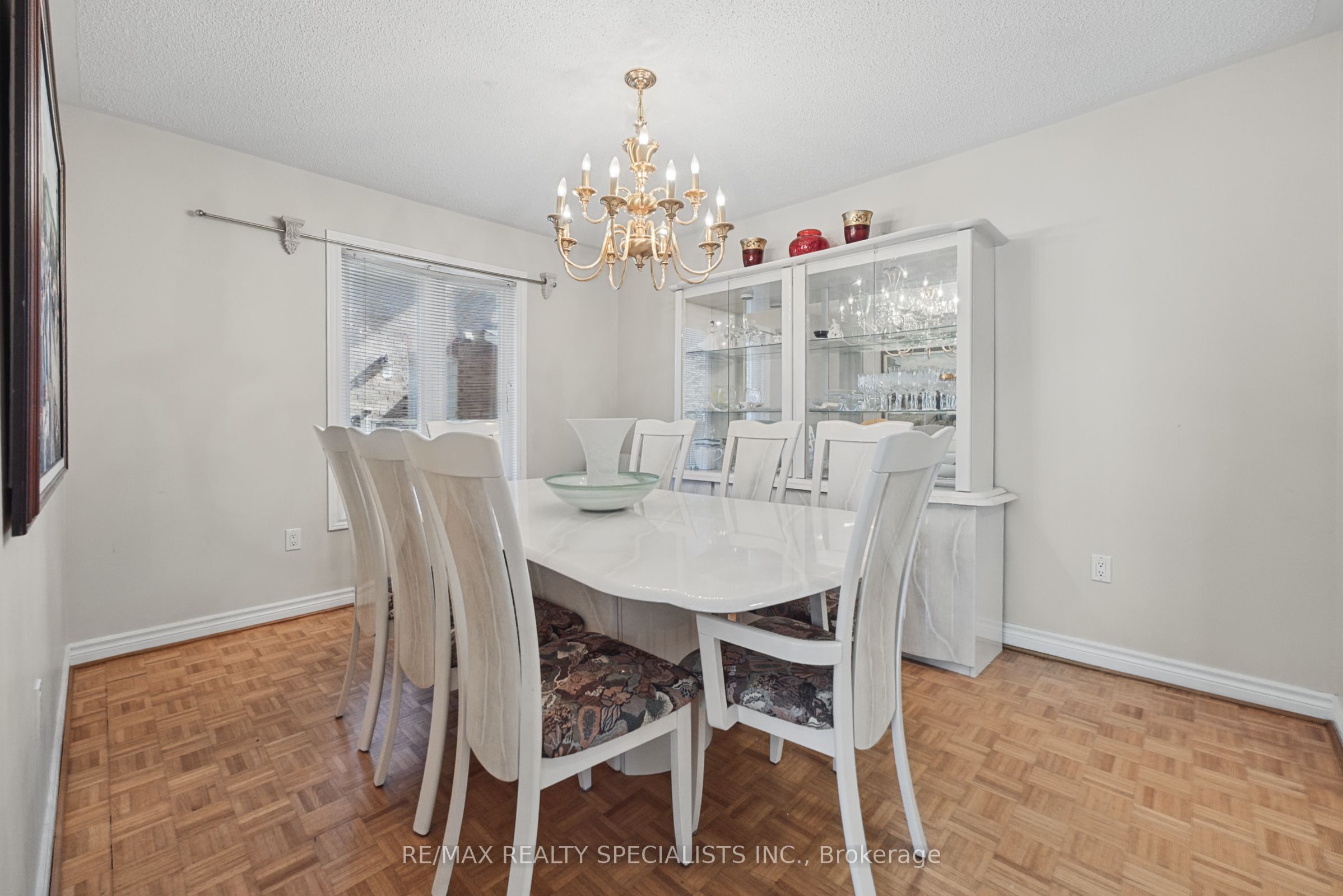 1099 Thoresby Drive Property Photo 14
