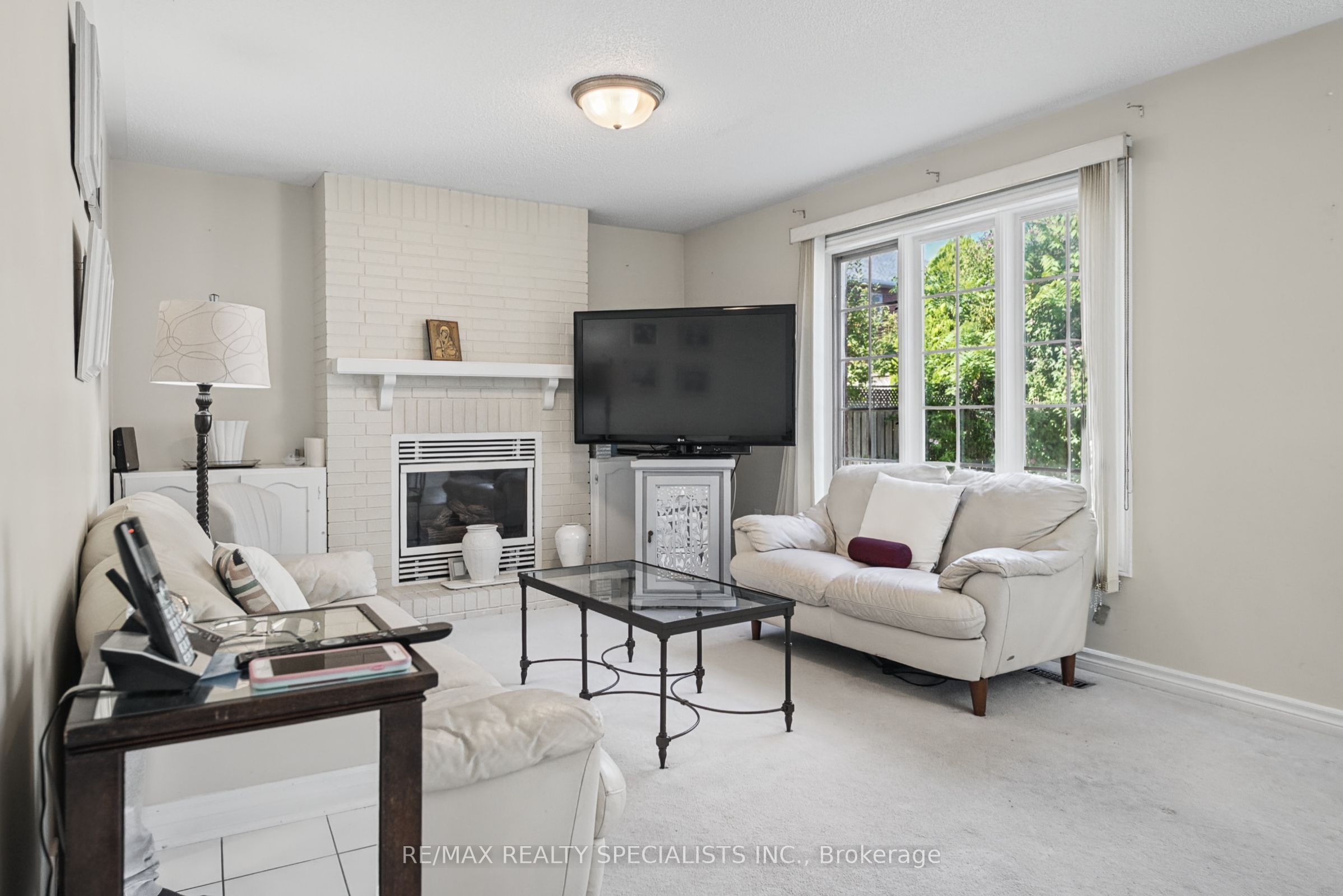 1099 Thoresby Drive Property Photo 15