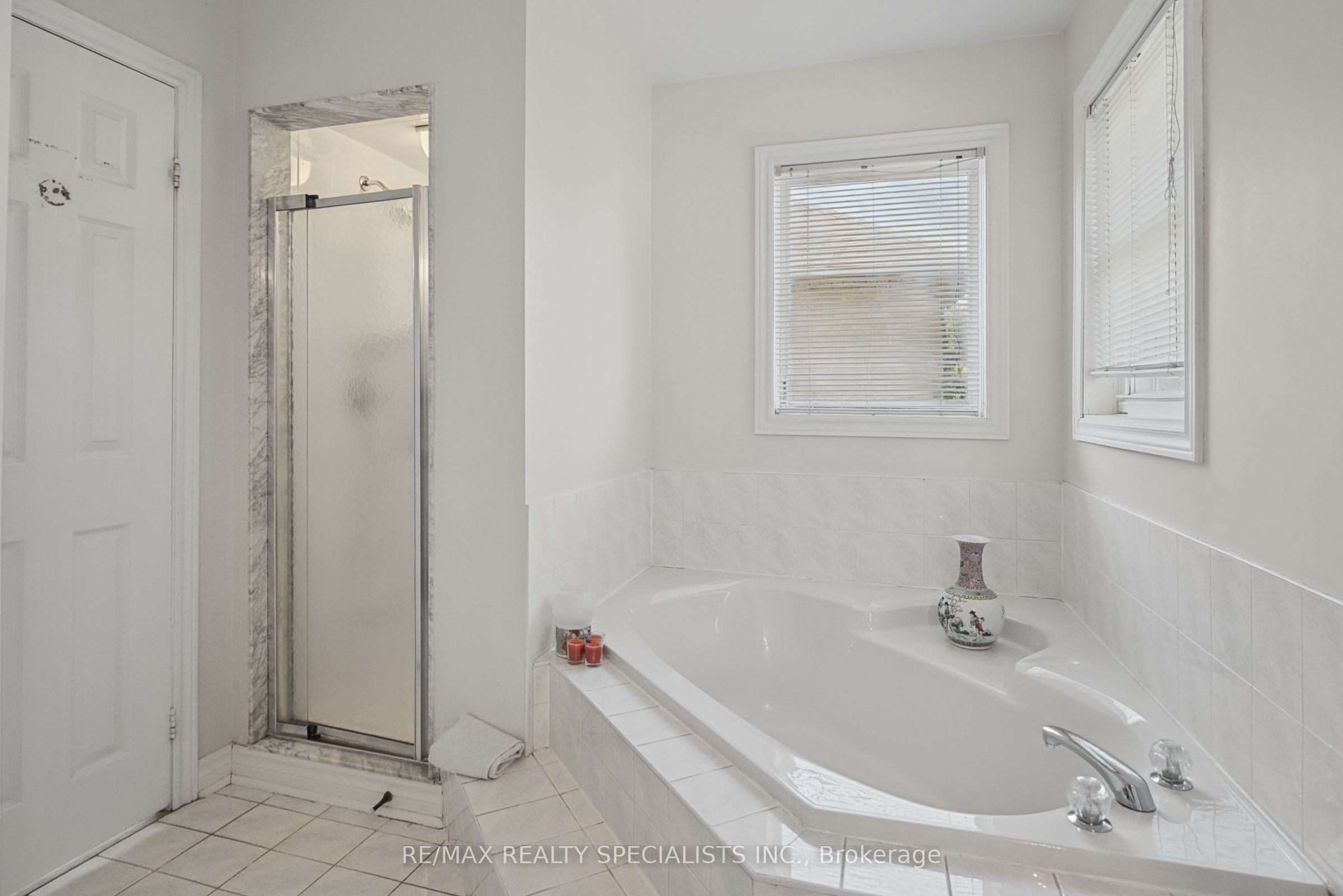 1099 Thoresby Drive Property Photo 32