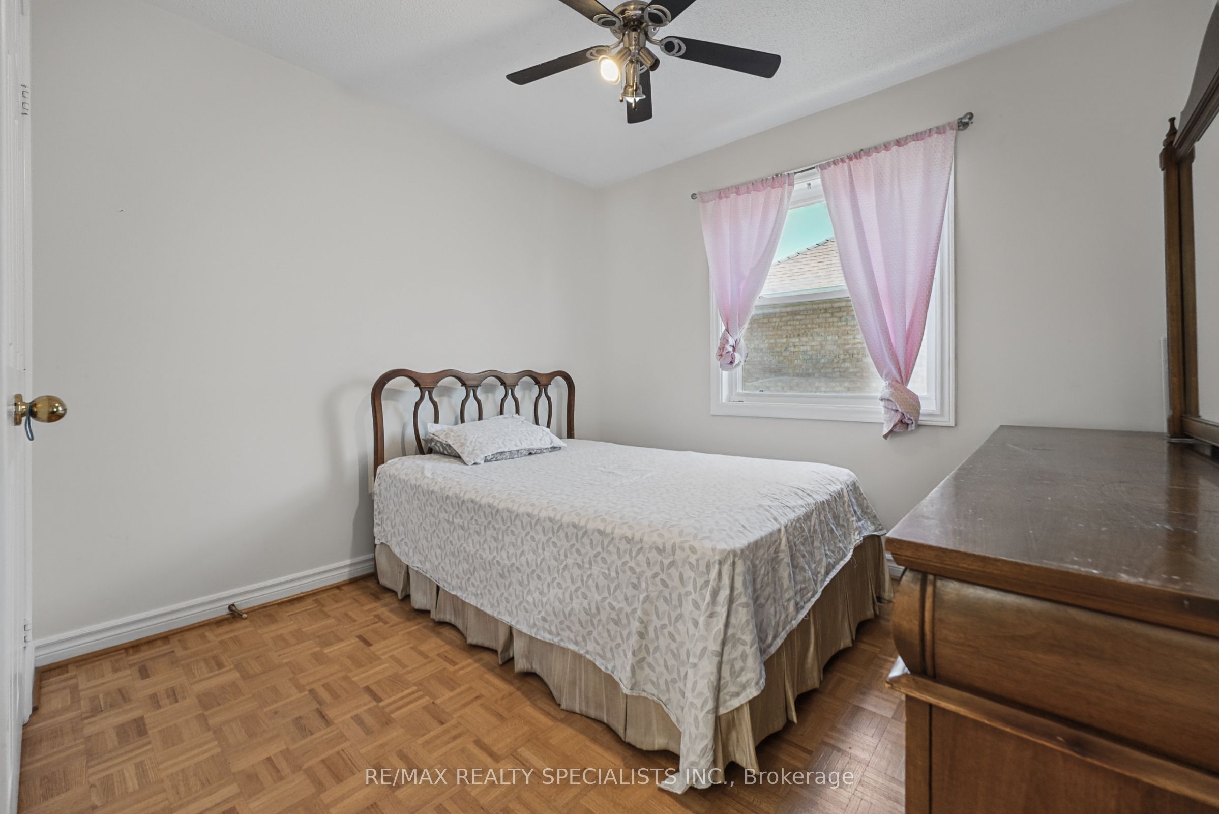 1099 Thoresby Drive Property Photo 34