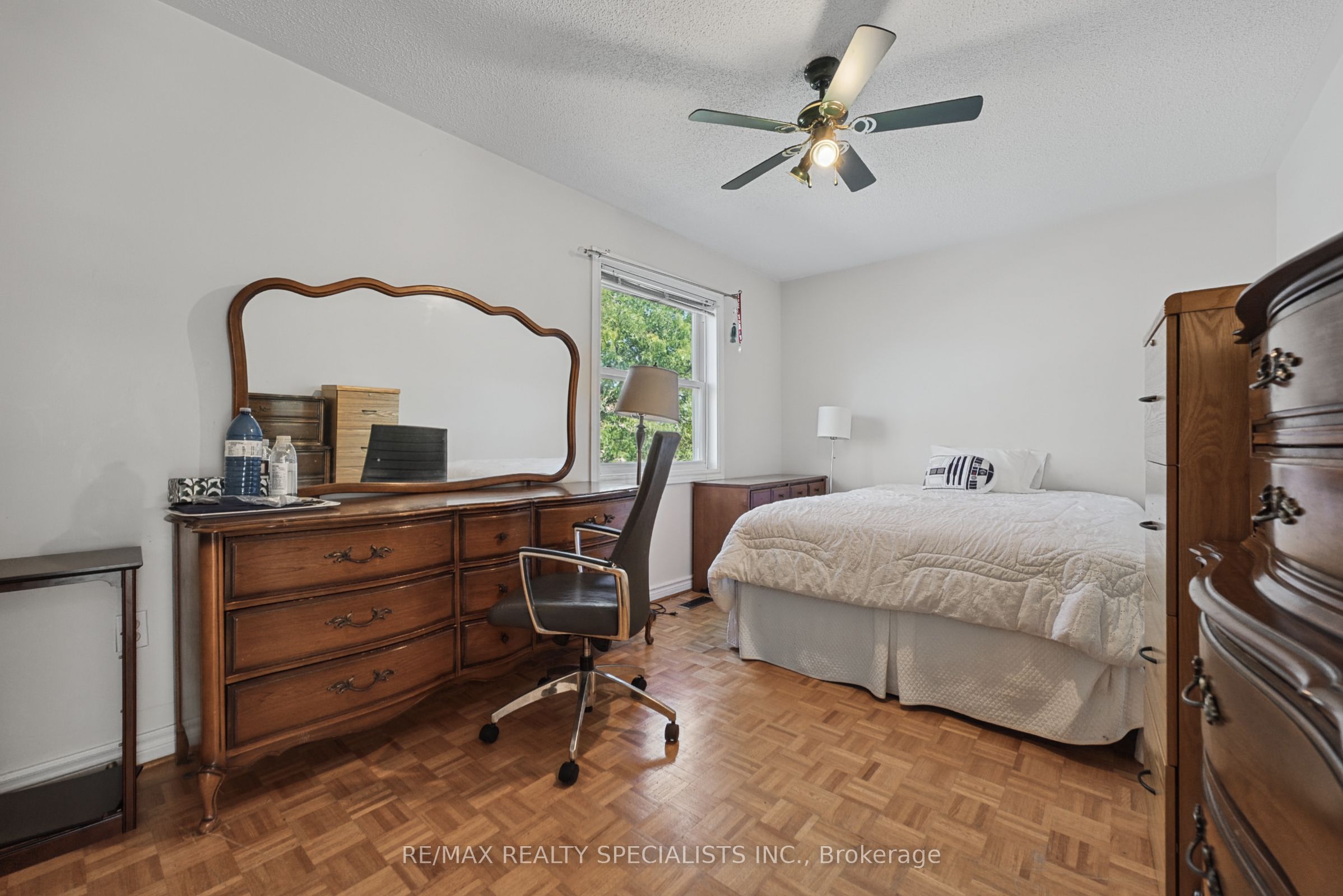 1099 Thoresby Drive Property Photo 36