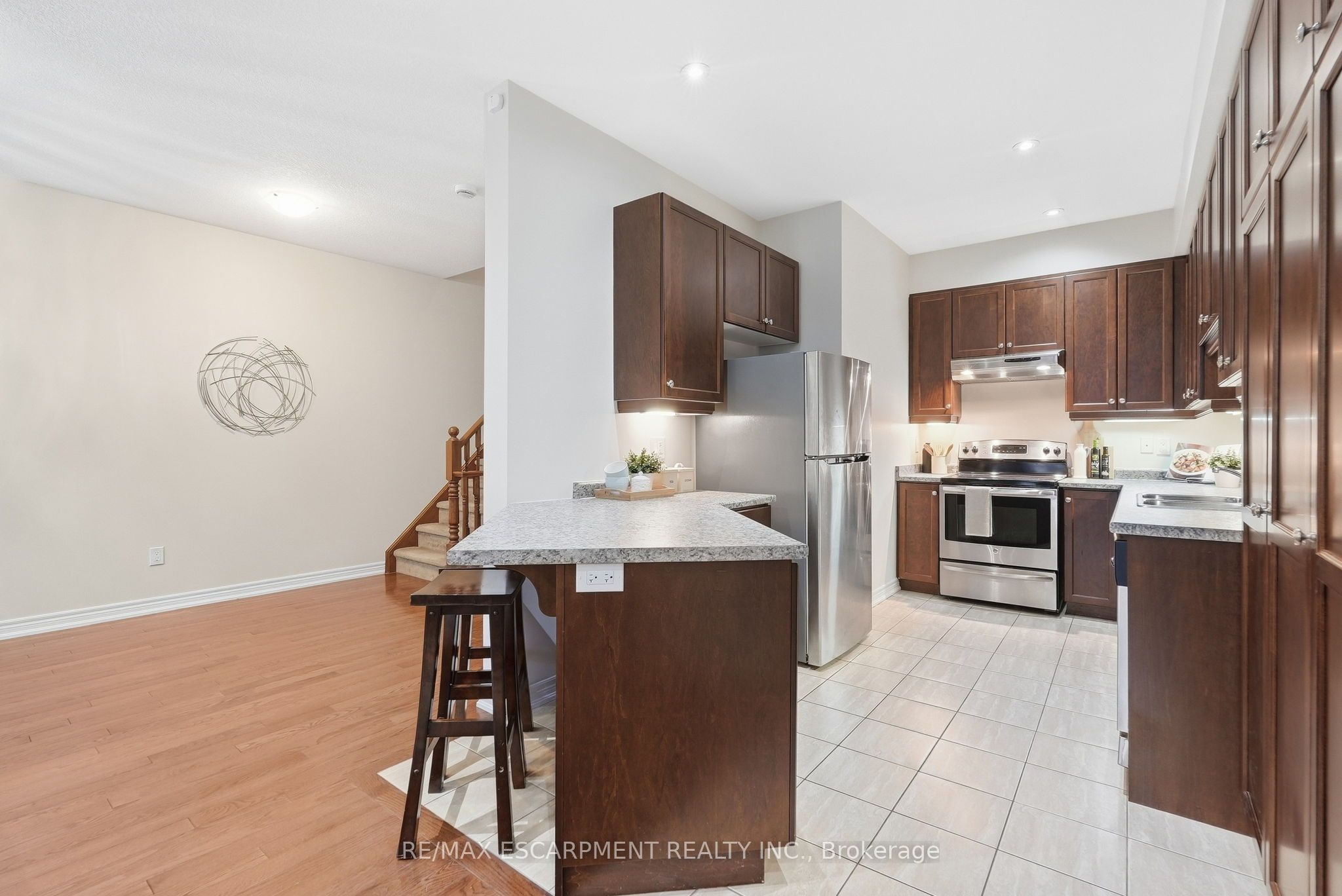 181 Plains Road W 49 Property Photo 19