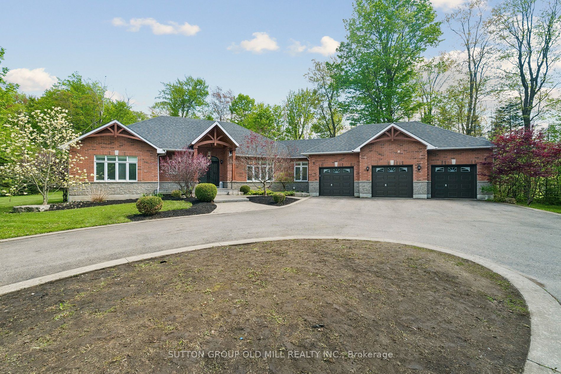 7 Rolling Meadow Drive