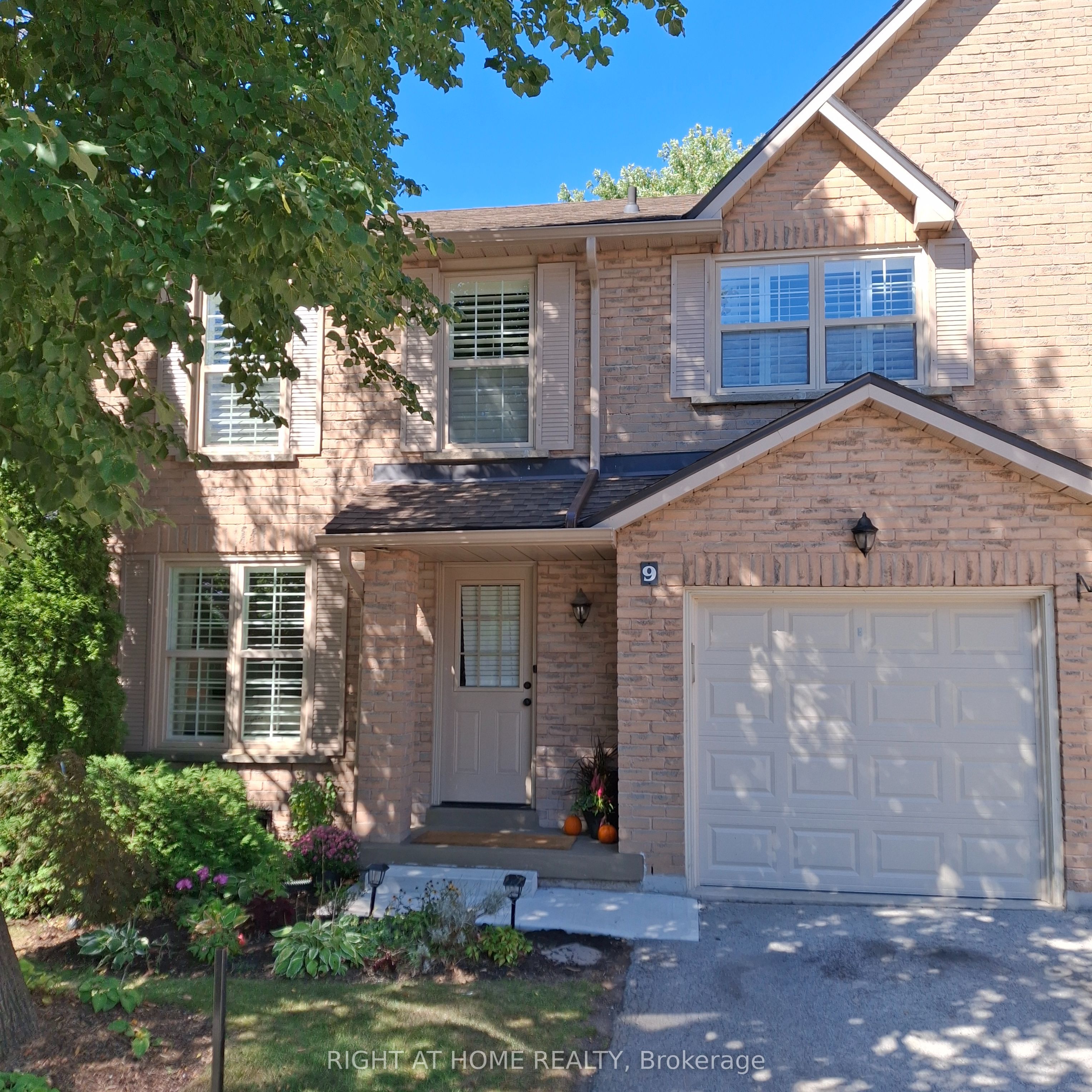 2272 Mowat Avenue 9 Property Photo 1