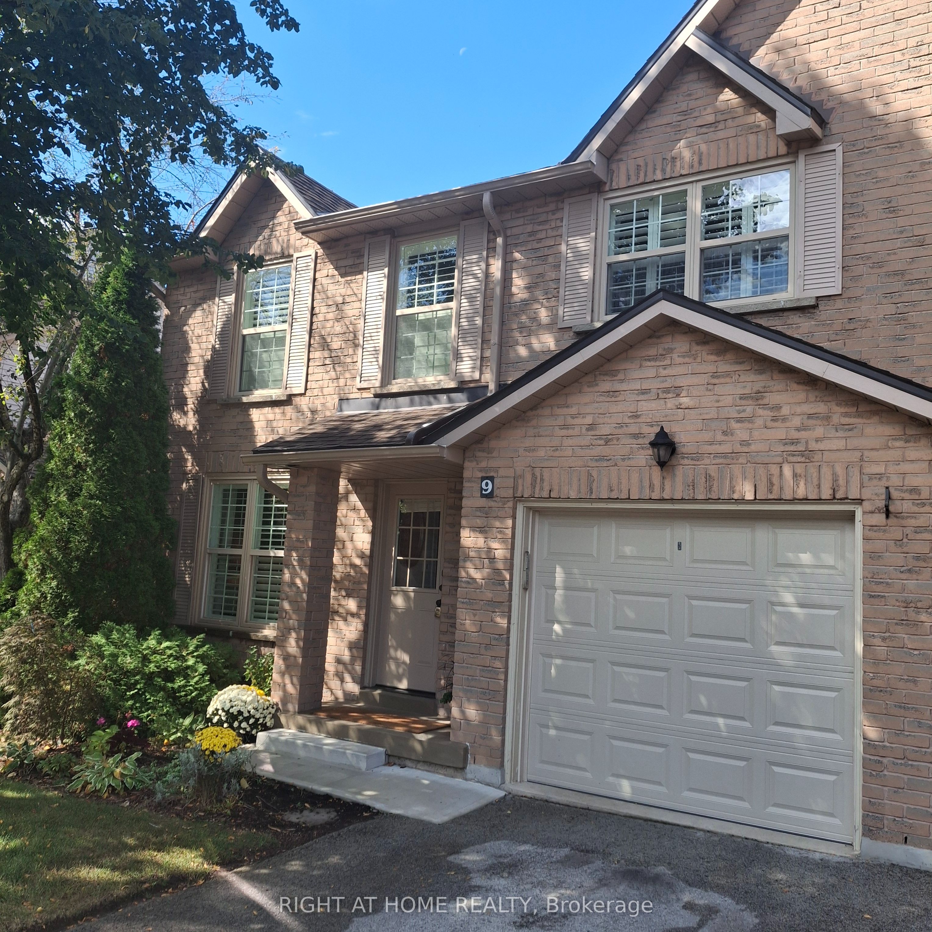 2272 Mowat Avenue 9 Property Photo 1