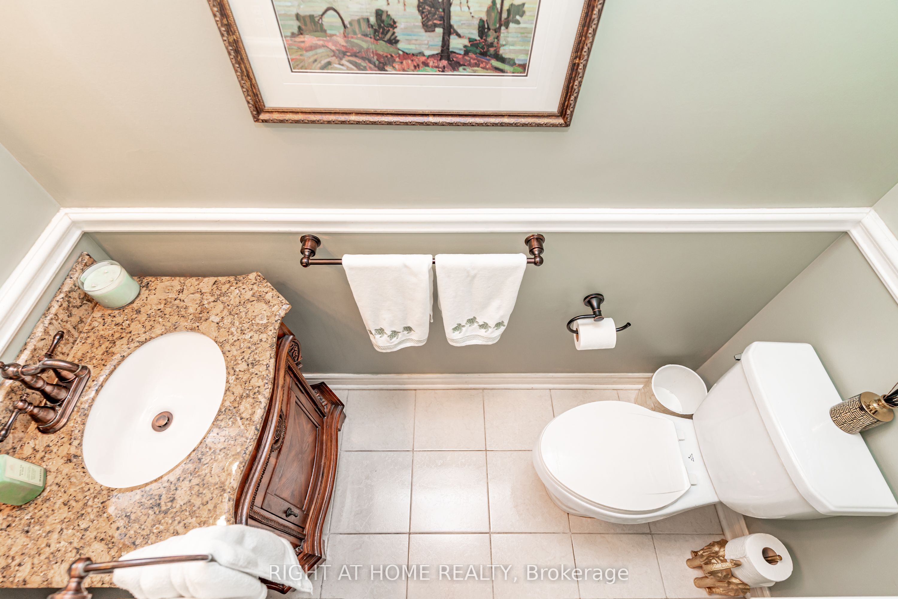 2272 Mowat Avenue 9 Property Photo 16