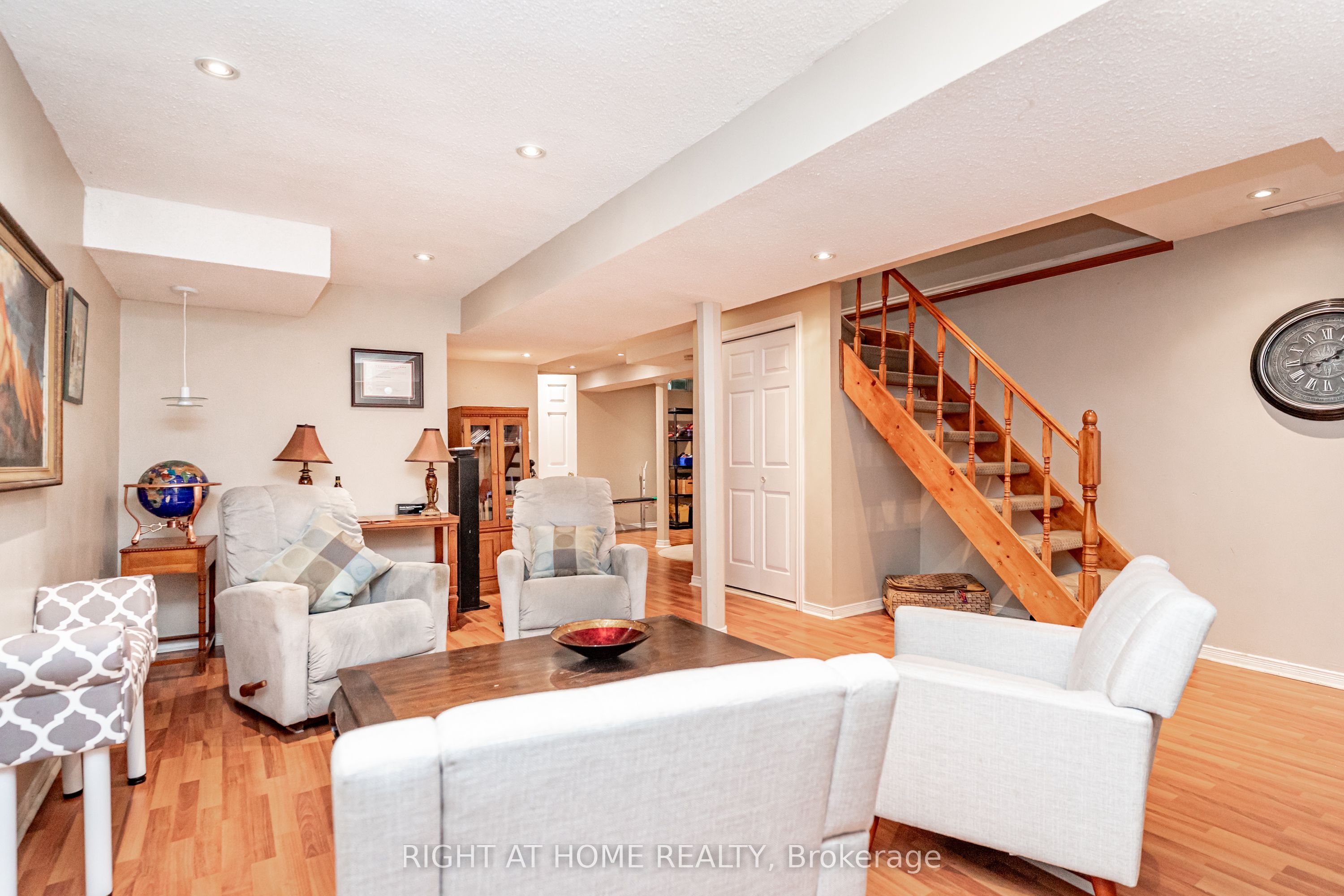 2272 Mowat Avenue 9 Property Photo 22