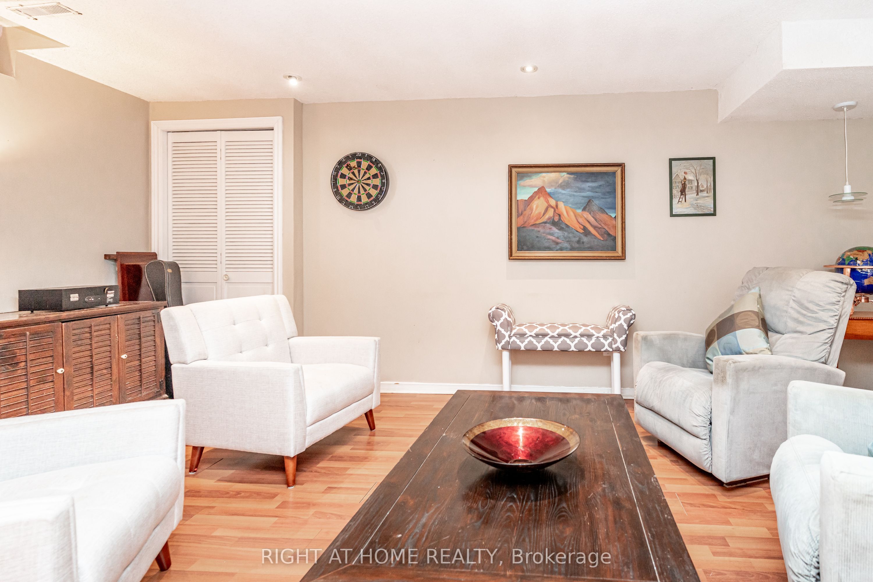 2272 Mowat Avenue 9 Property Photo 23