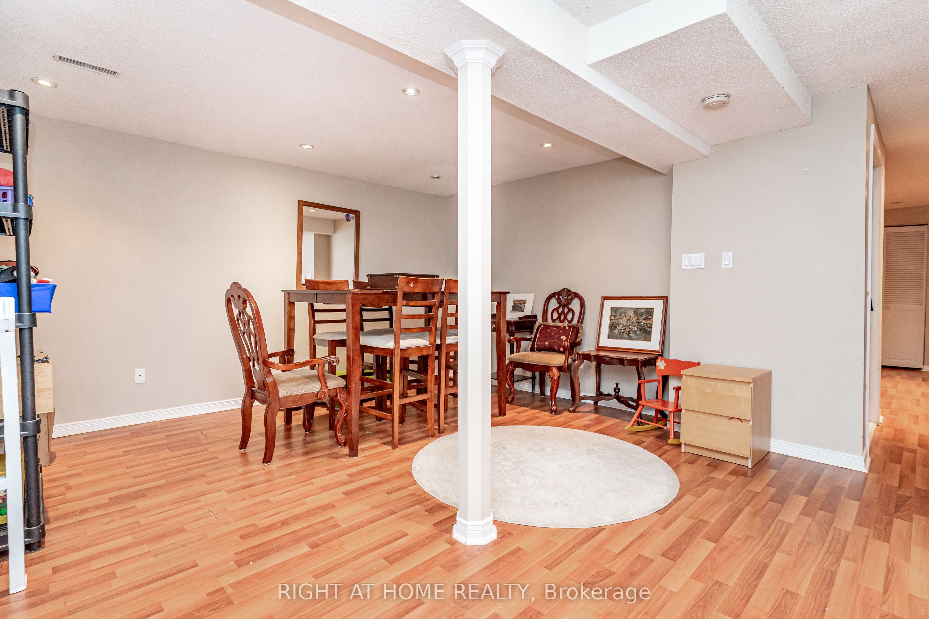 2272 Mowat Avenue 9 Property Photo 24