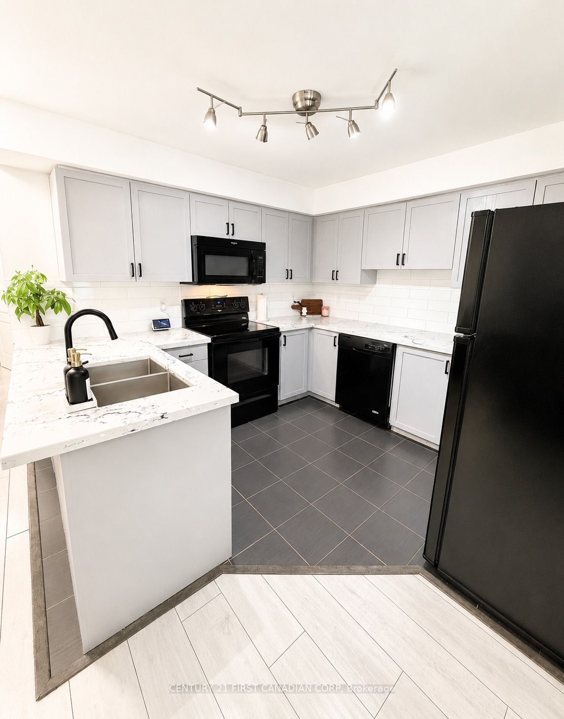35 Hays Boulevard 2 Property Photo 5