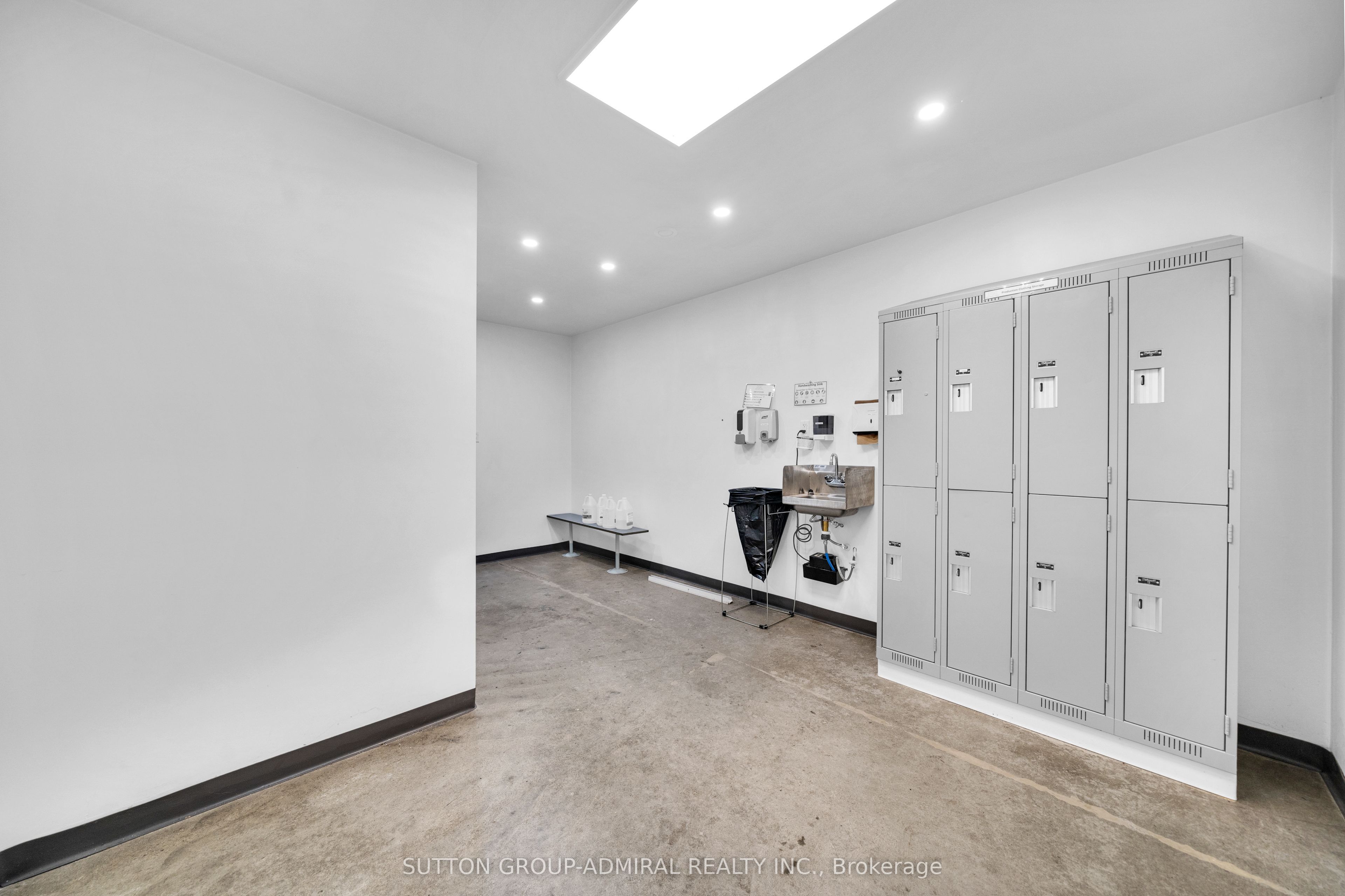 70 Vanley Crescent 3 Property Photo 7