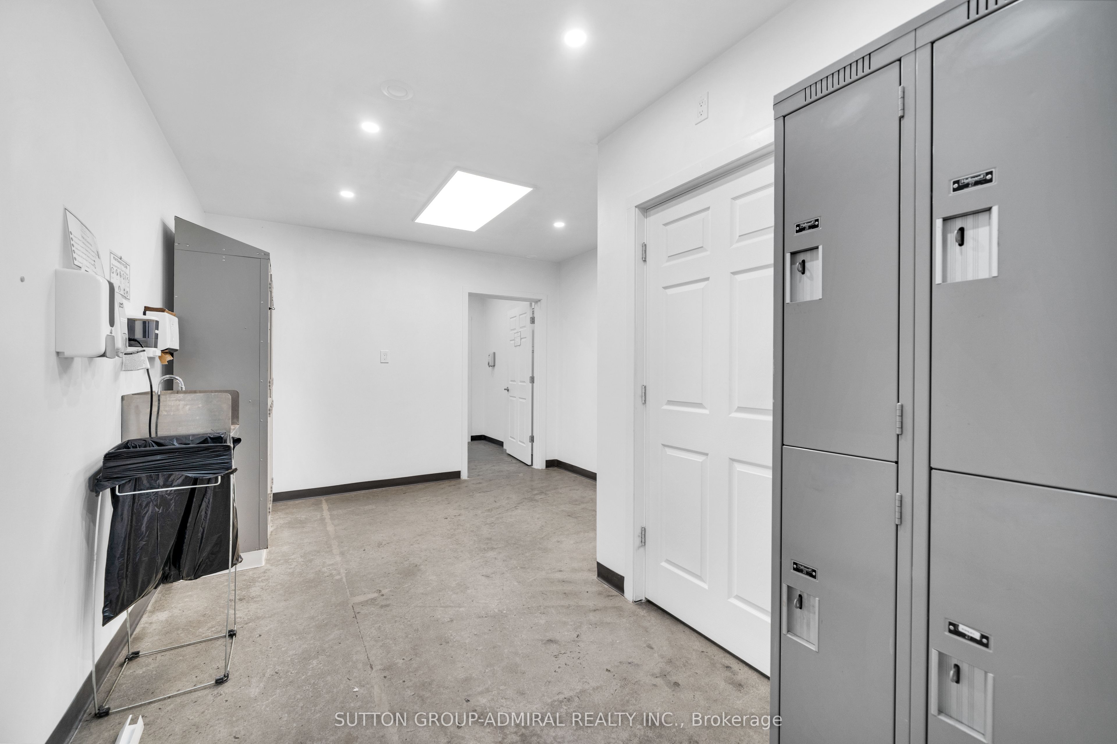 70 Vanley Crescent 3 Property Photo 8