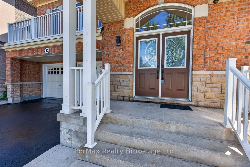 35 Seascape Crescent Property Photo 2