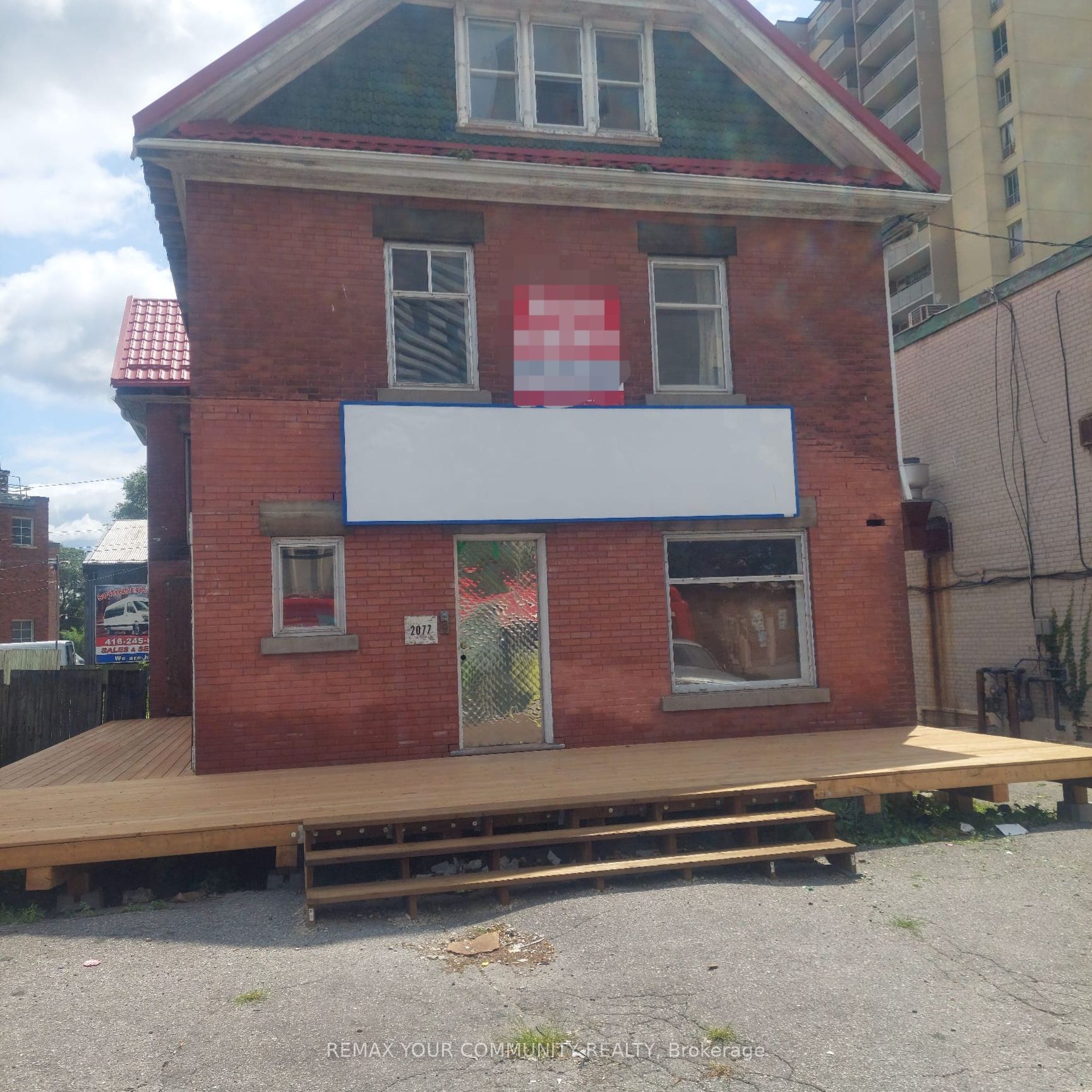 2077 Lawrence Avenue W Property Photo 1