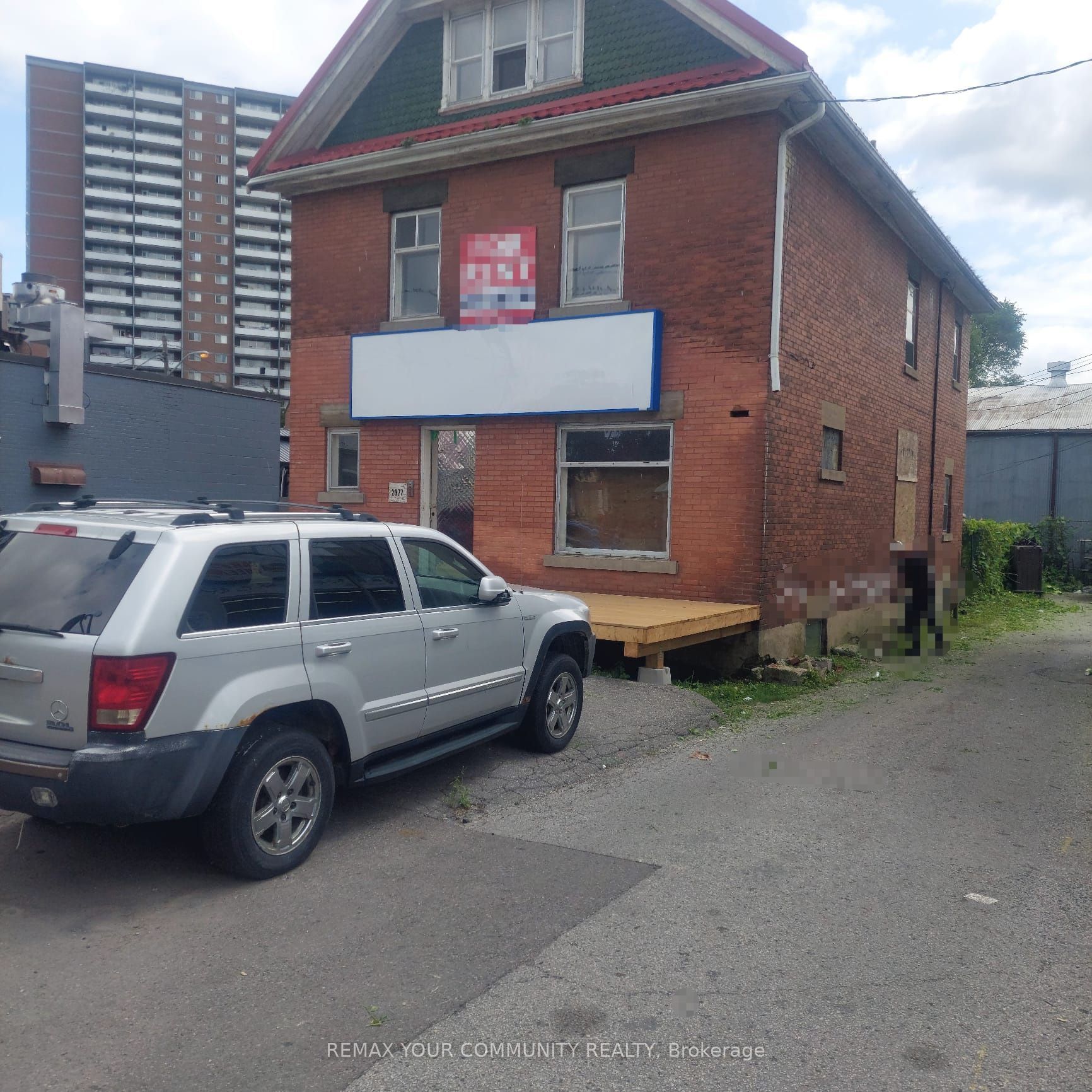 2077 Lawrence Avenue W Property Photo 2