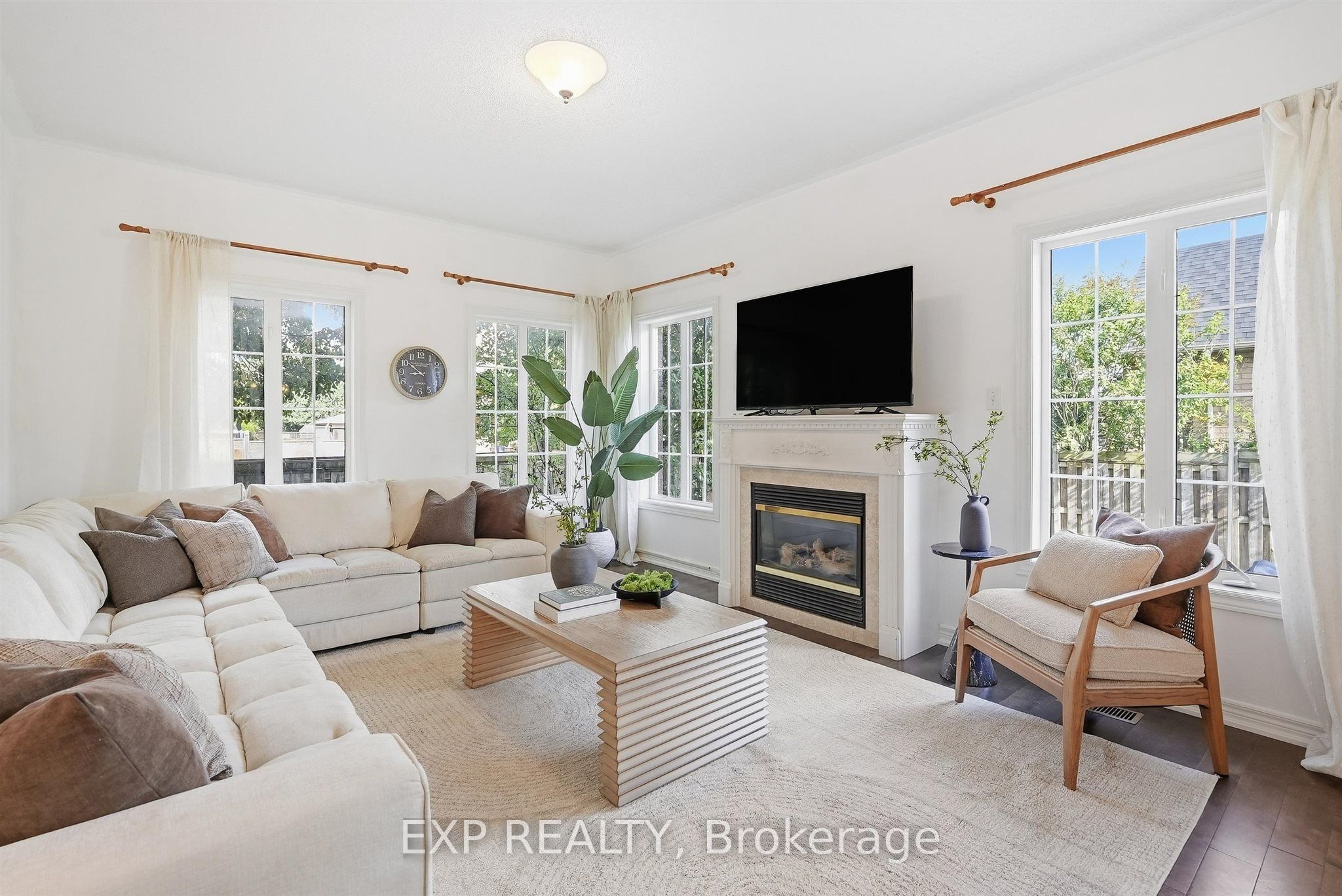 1046 Agram Drive Property Photo 1