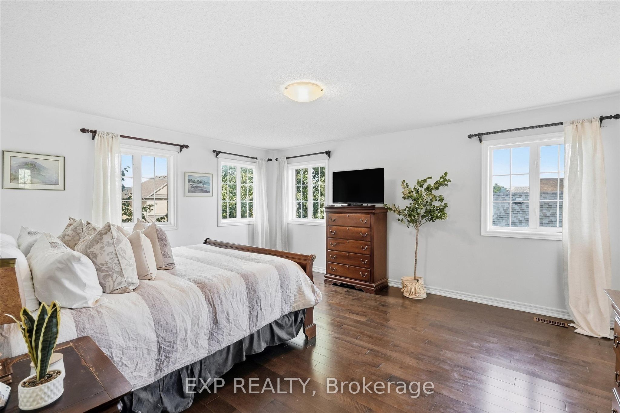 1046 Agram Drive Property Photo 27