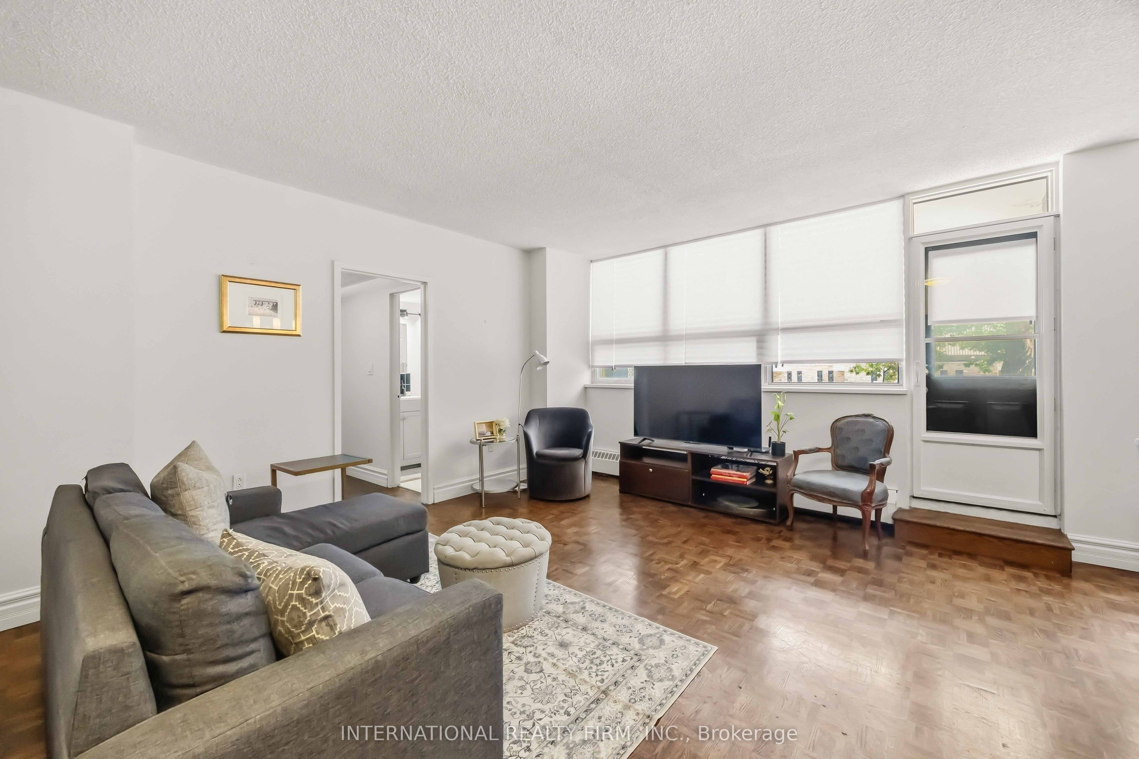 151 La Rose Avenue E 101 Property Photo 2