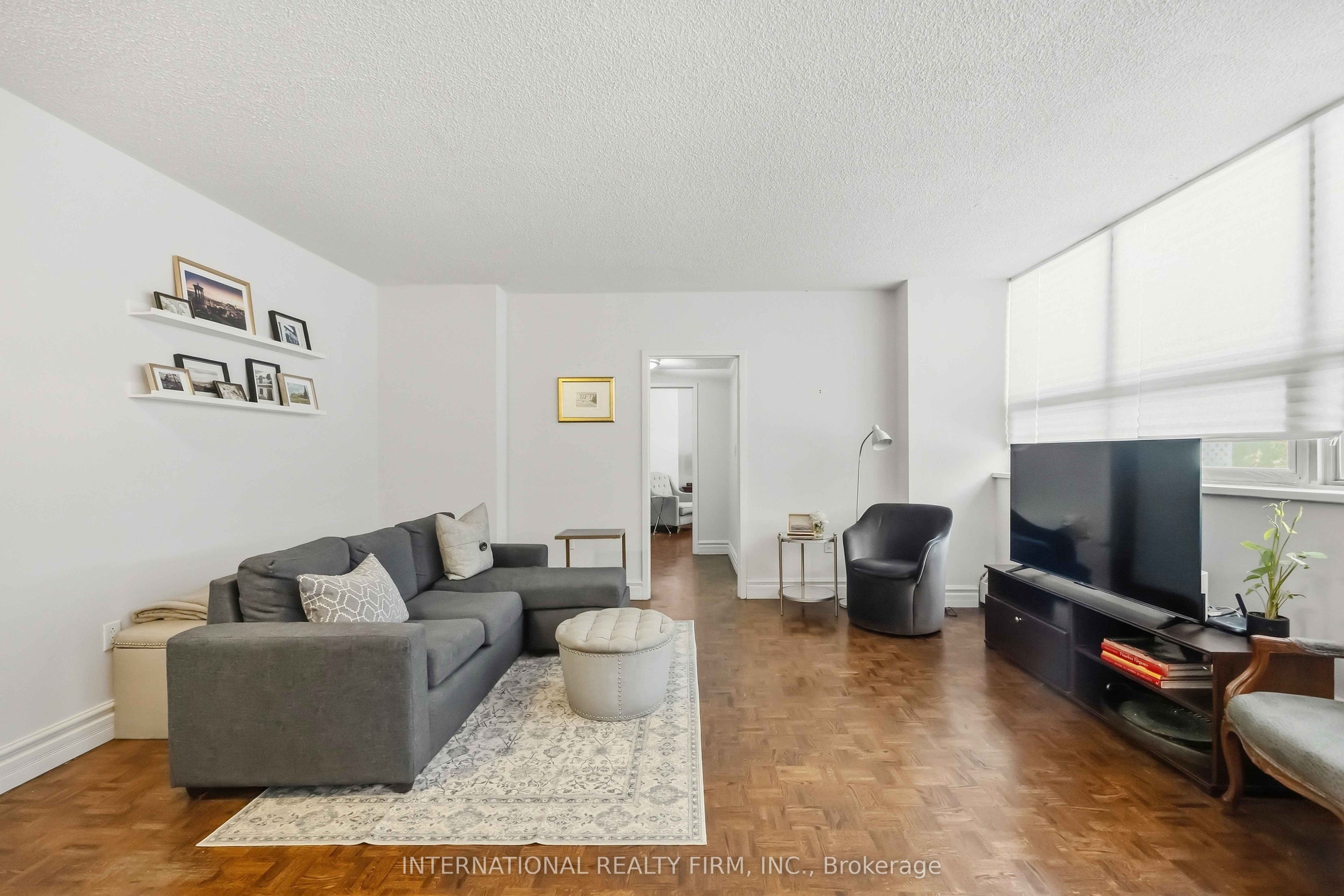 151 La Rose Avenue E 101 Property Photo 3