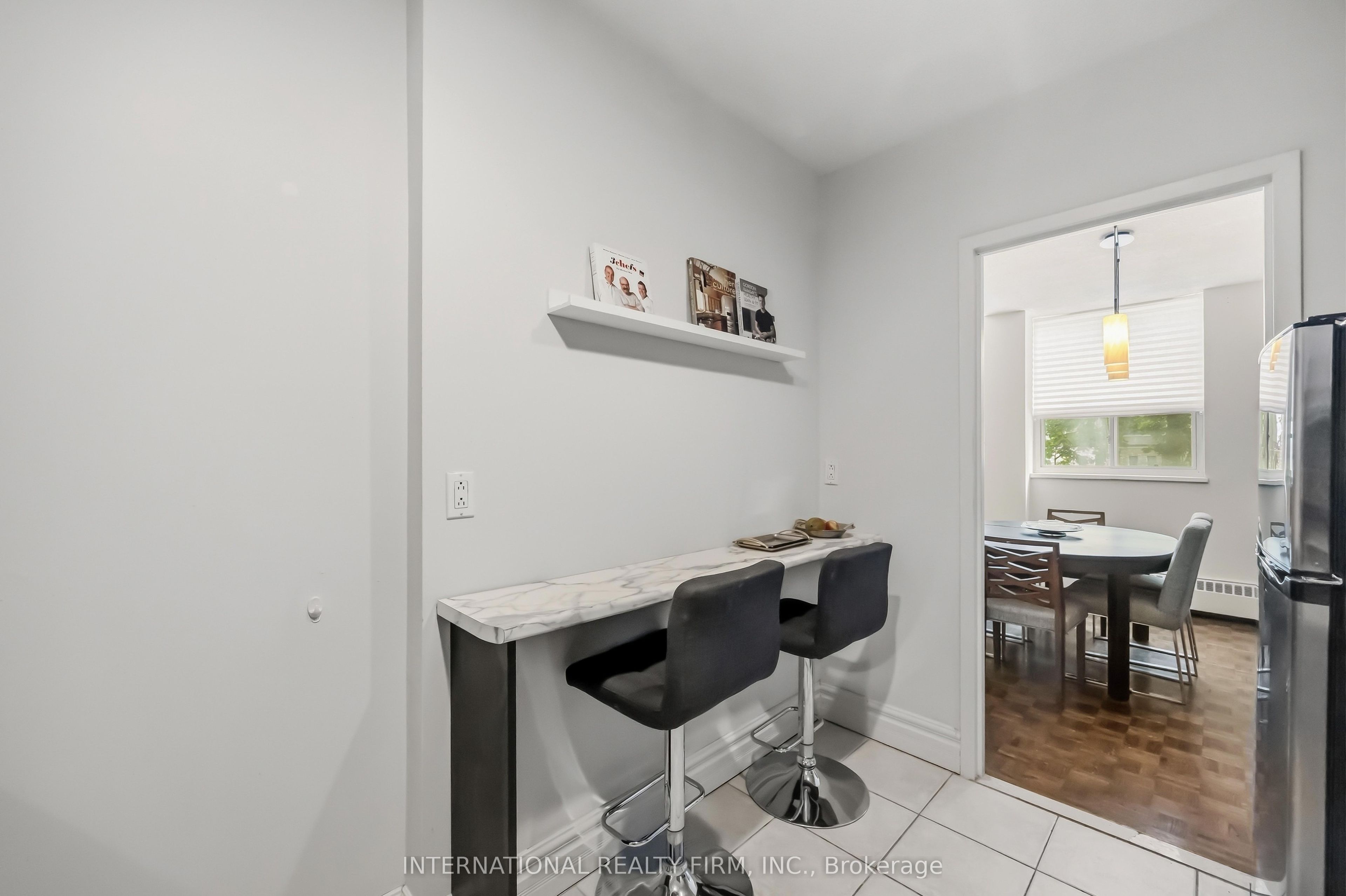 151 La Rose Avenue E 101 Property Photo 9
