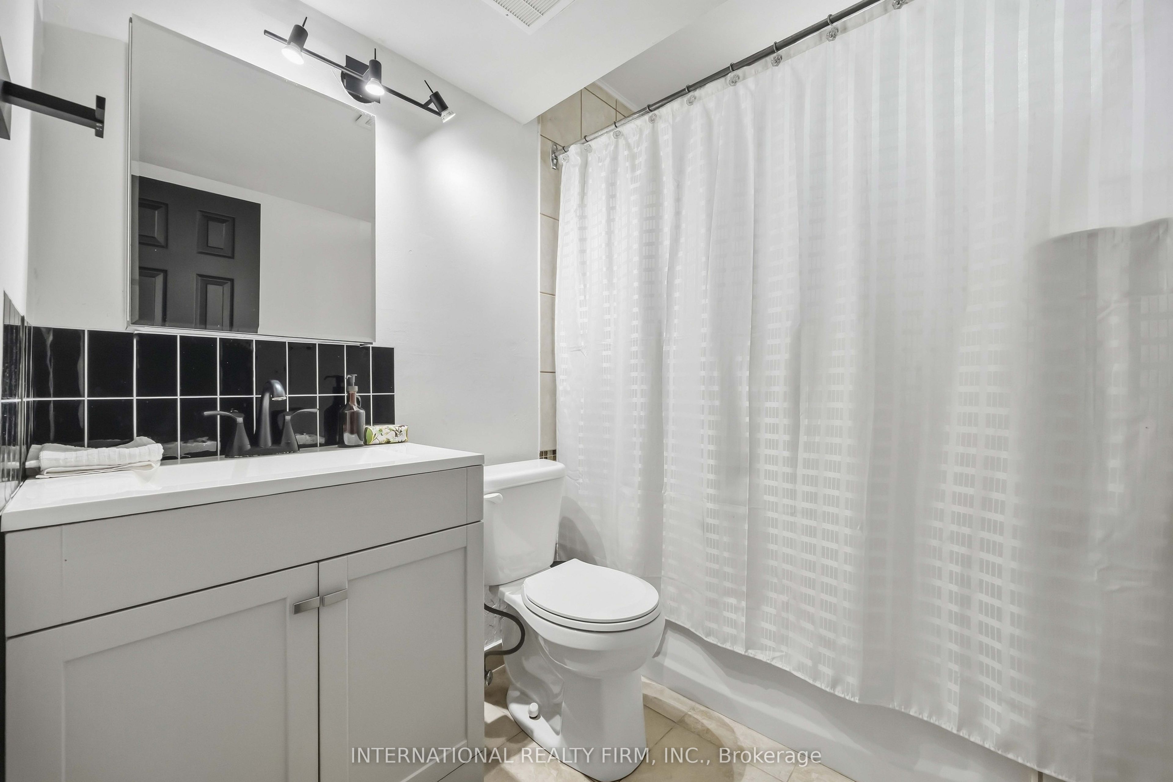 151 La Rose Avenue E 101 Property Photo 14