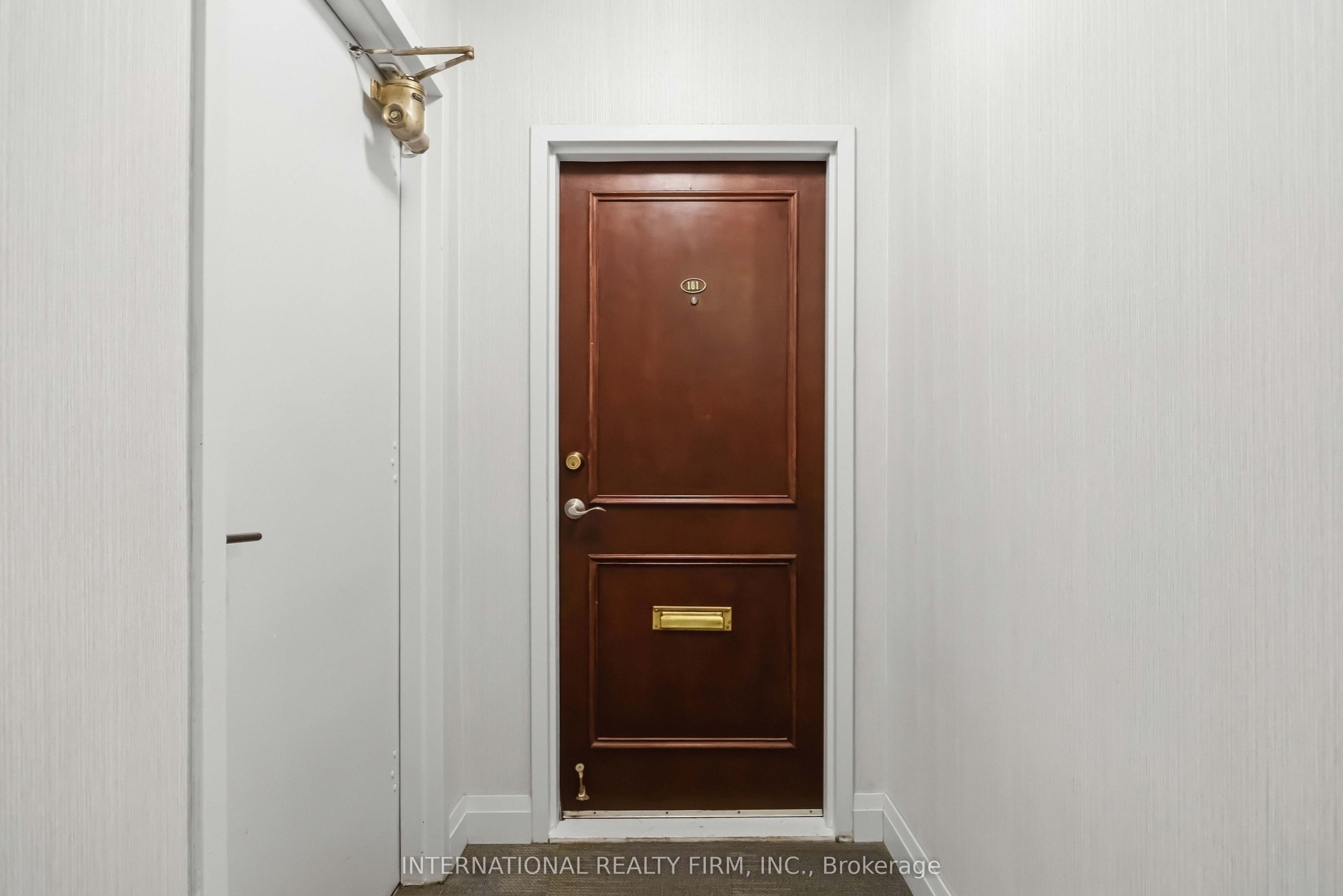 151 La Rose Avenue E 101 Property Photo 15