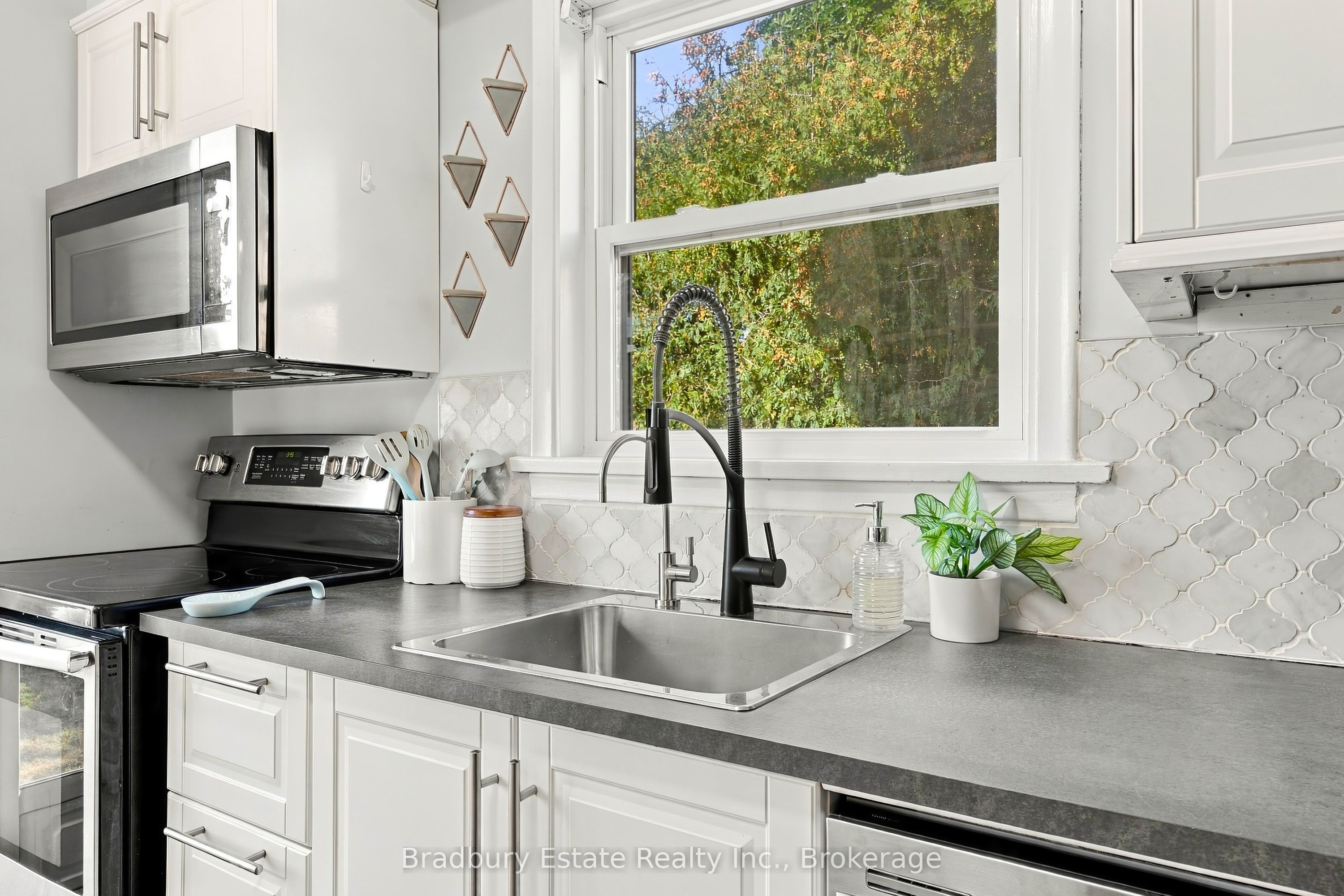 2301 Barclay Road Property Photo 12