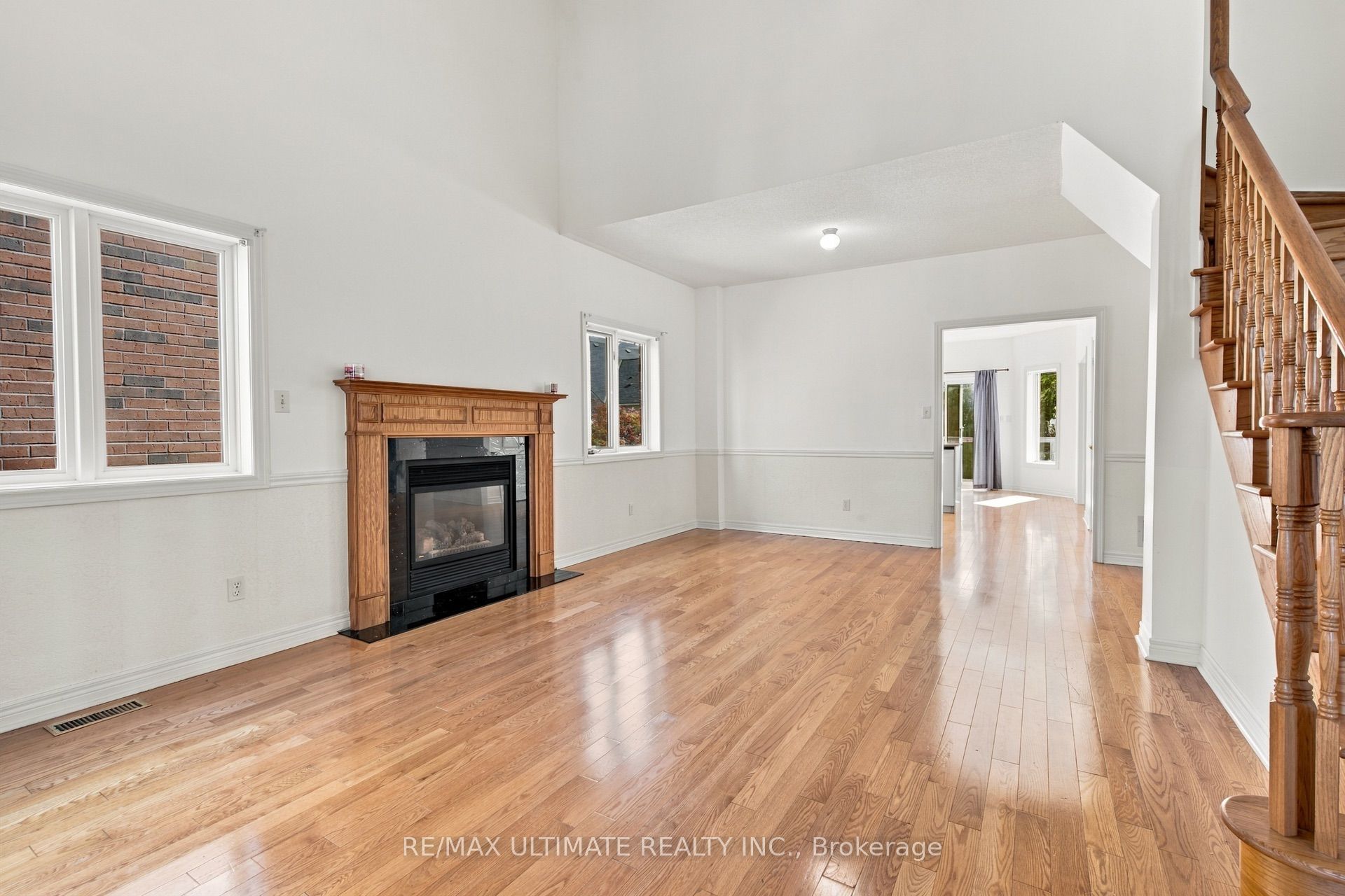 6926 Early Settler Row Property Photo 5