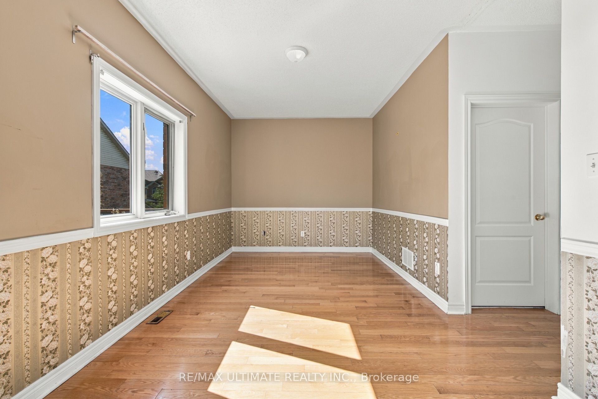 6926 Early Settler Row Property Photo 13