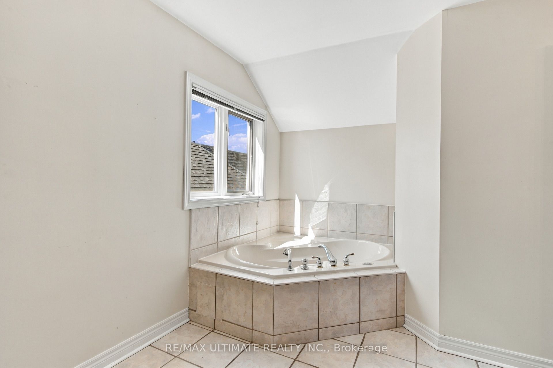6926 Early Settler Row Property Photo 18