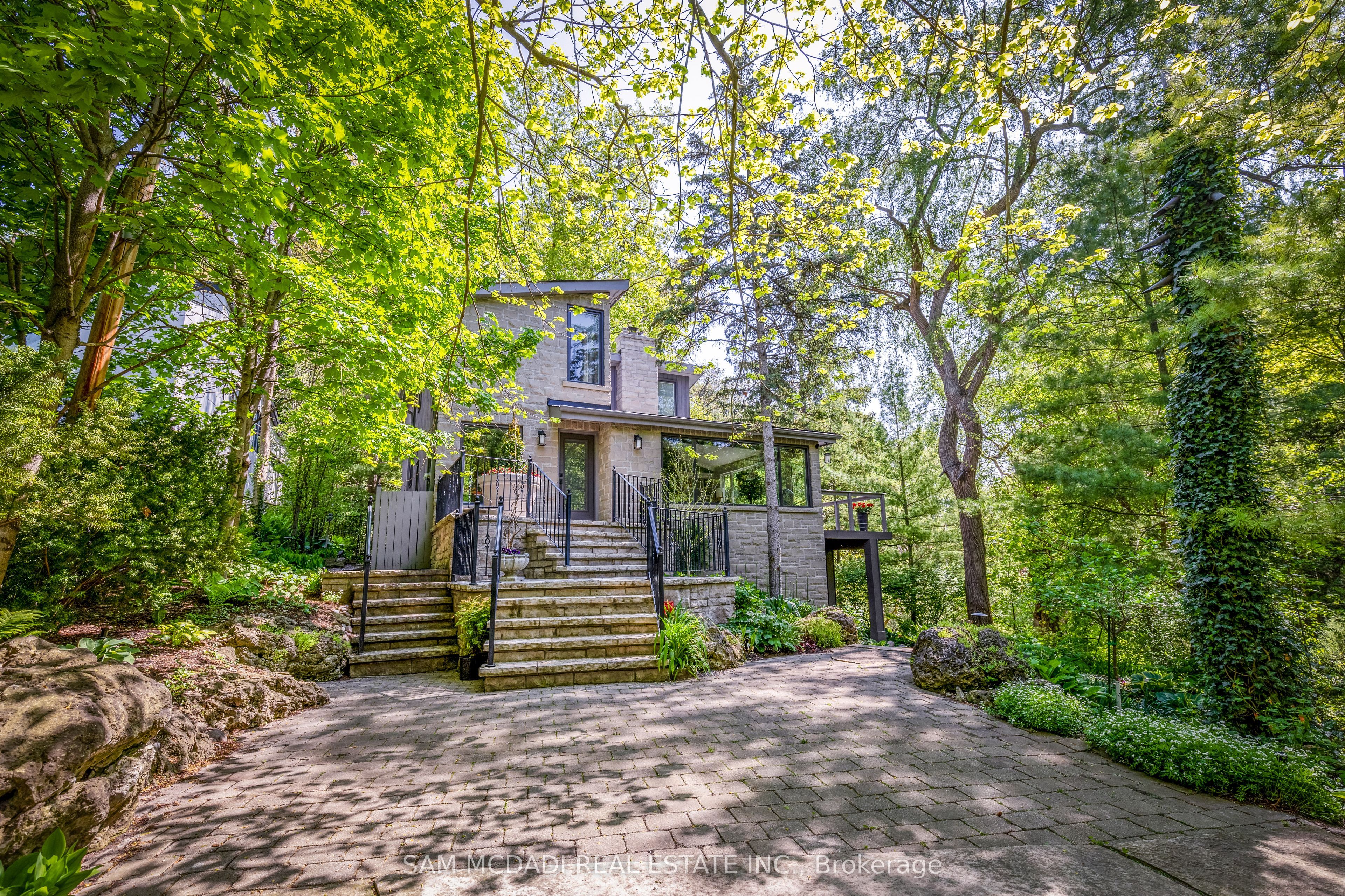 1273 Queen Victoria Avenue Property Photo 2
