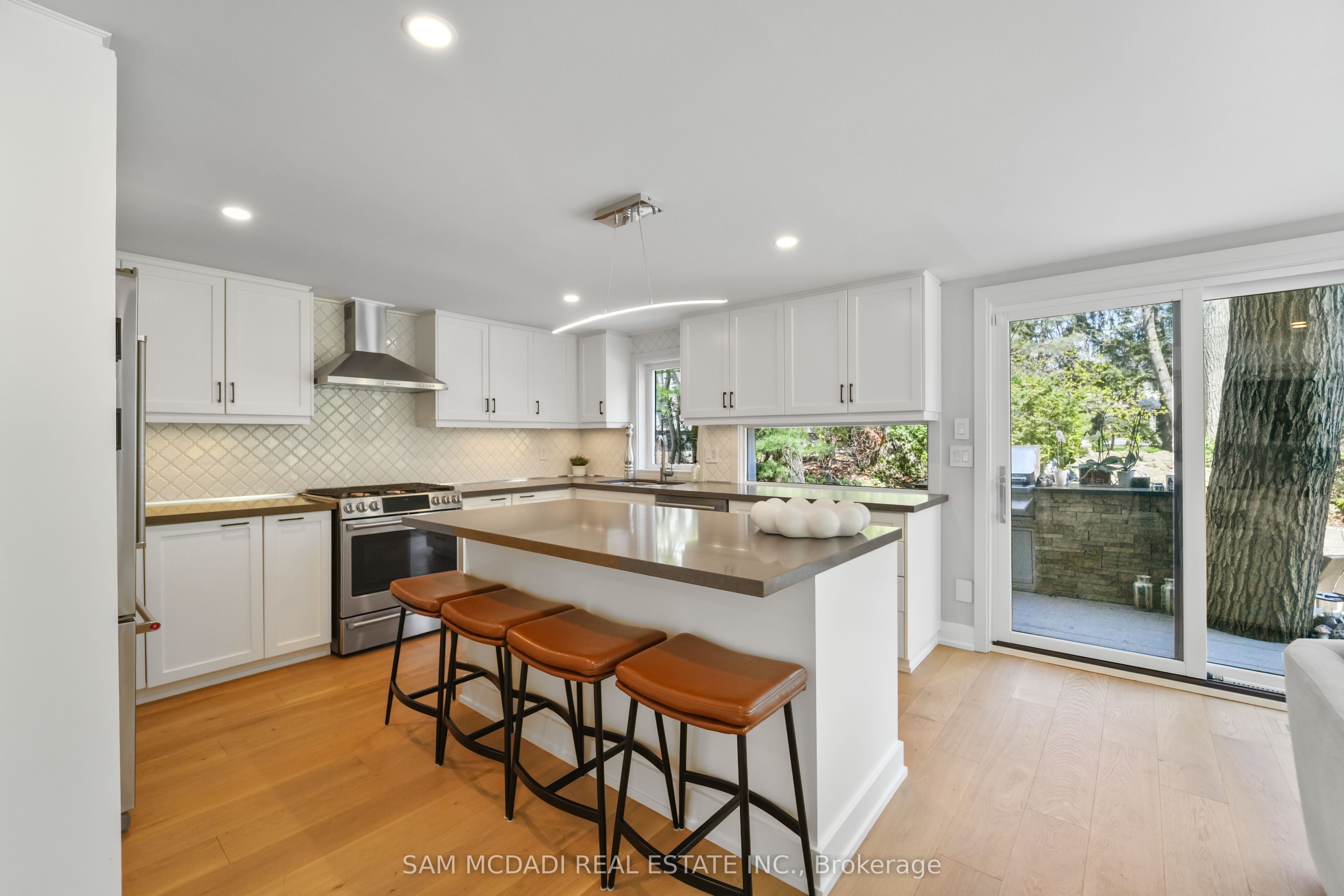 1273 Queen Victoria Avenue Property Photo 15
