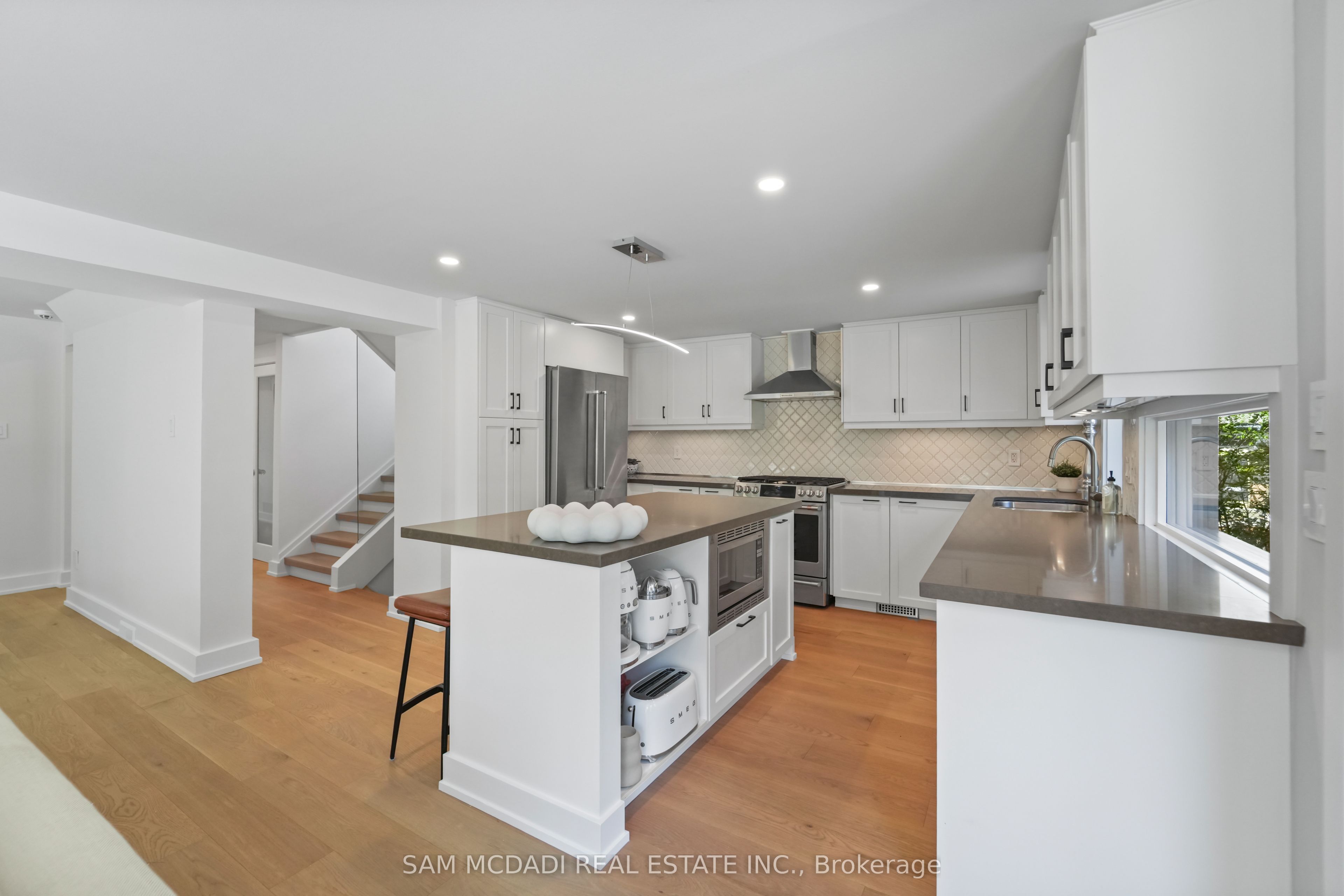 1273 Queen Victoria Avenue Property Photo 17