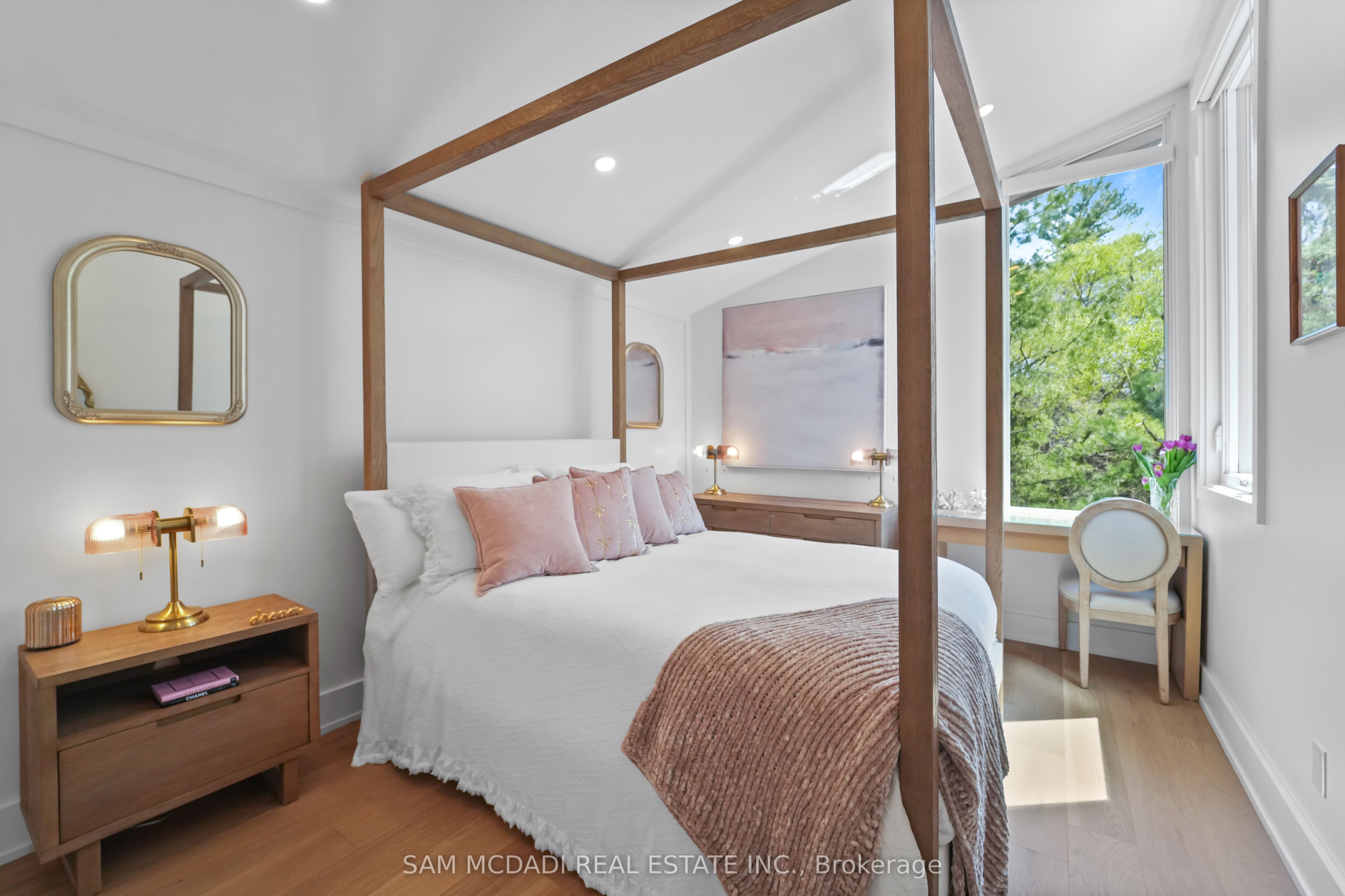 1273 Queen Victoria Avenue Property Photo 24