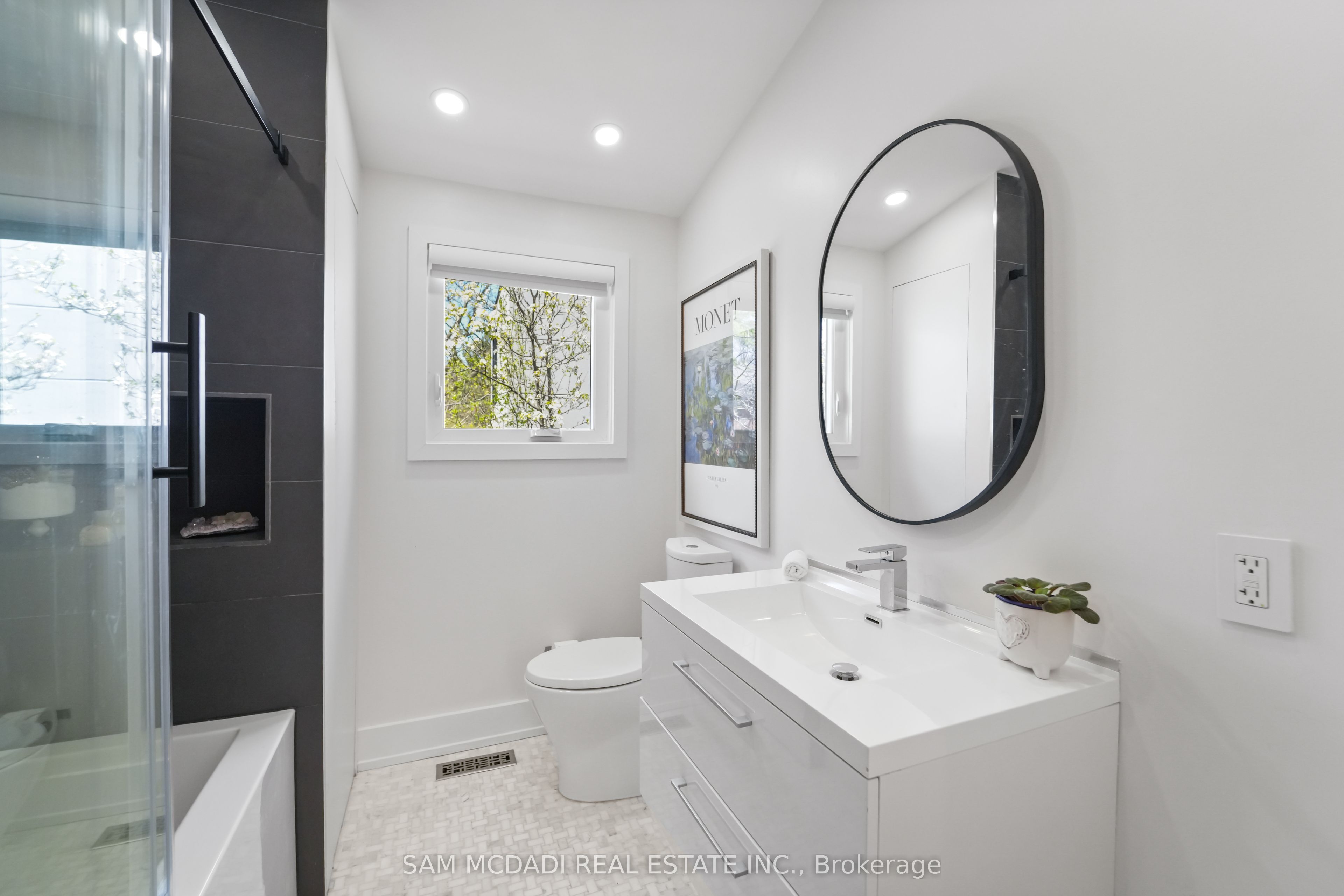 1273 Queen Victoria Avenue Property Photo 25