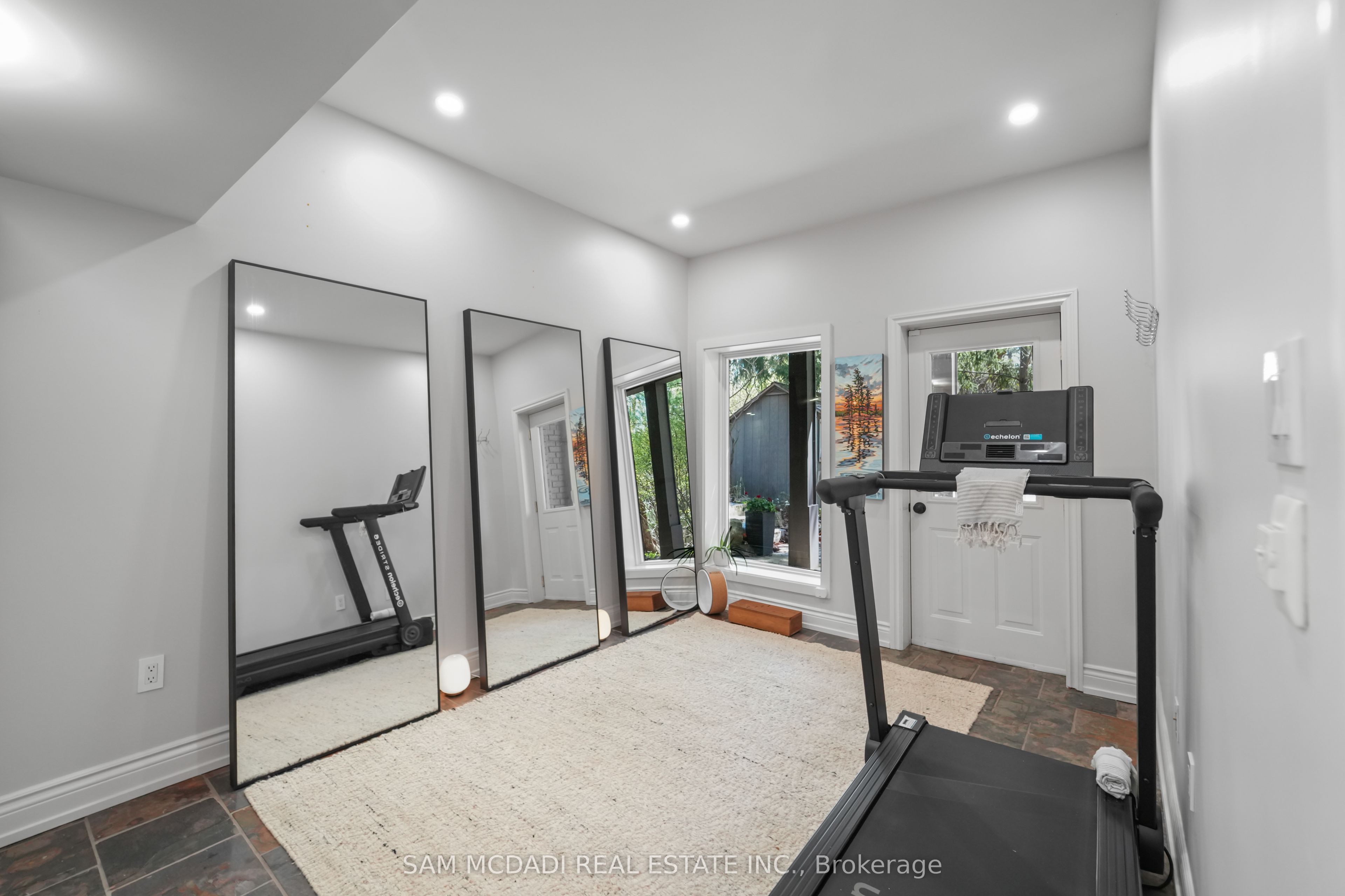 1273 Queen Victoria Avenue Property Photo 31