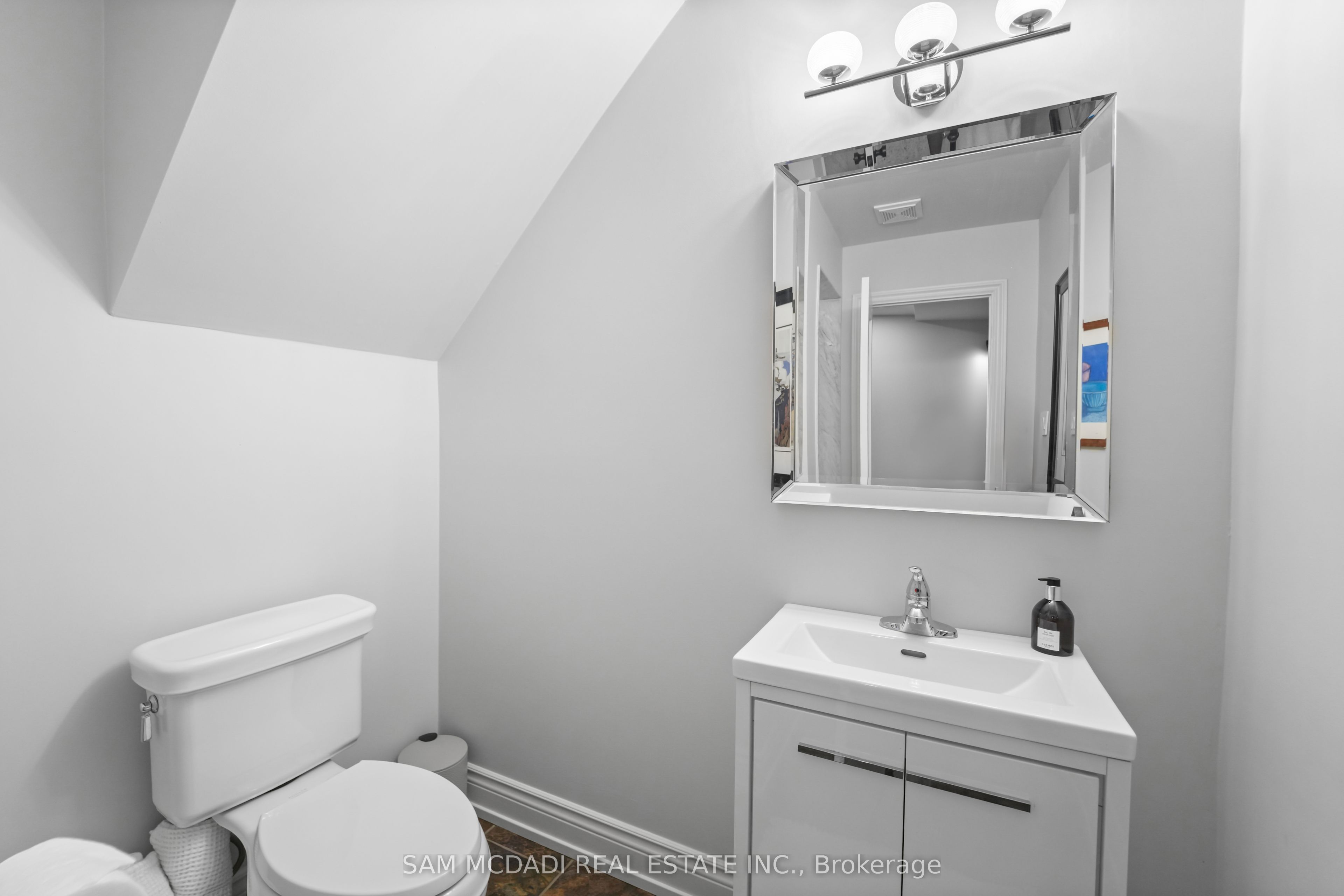 1273 Queen Victoria Avenue Property Photo 32