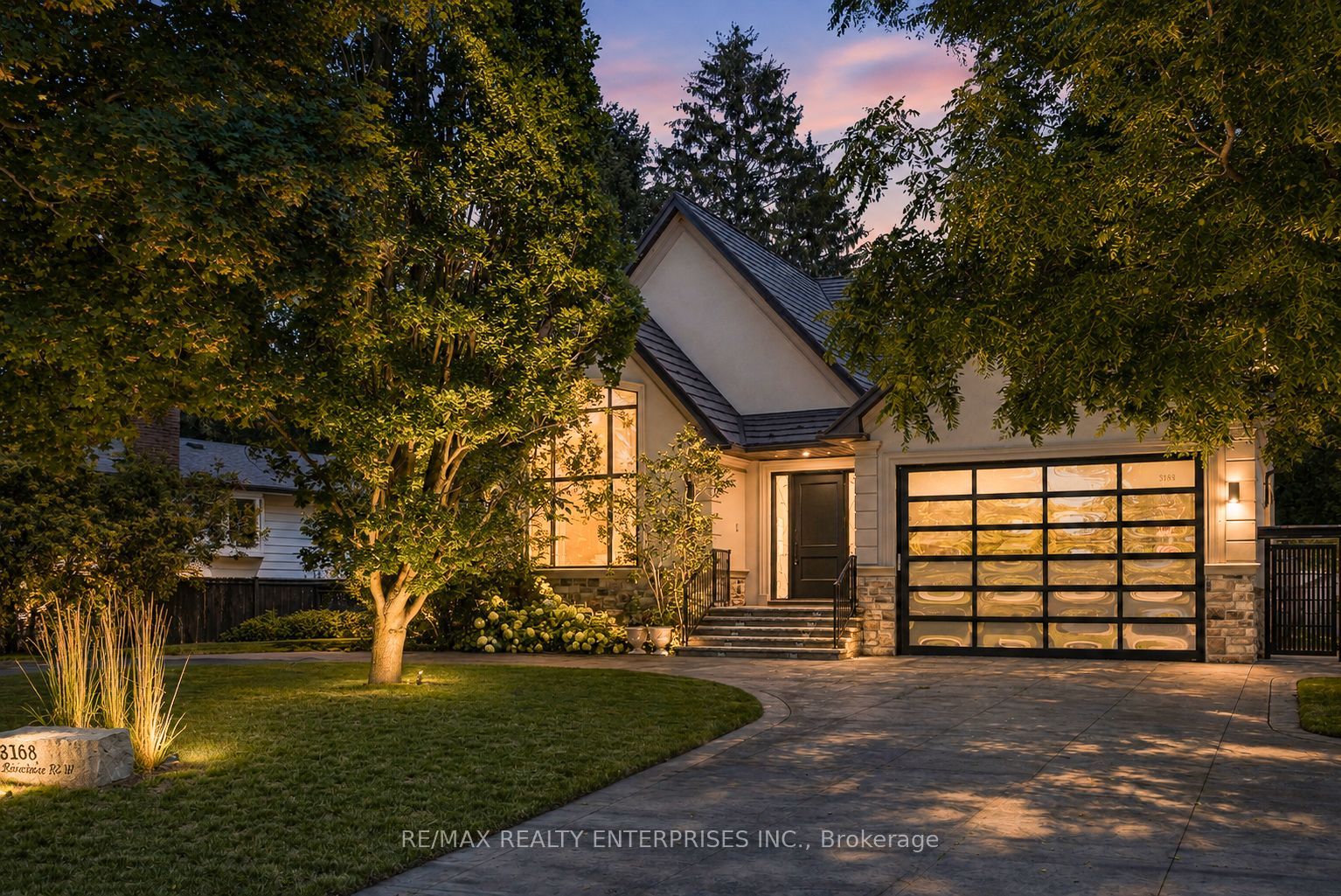 3168 Lakeshore Road W Property Photo 1