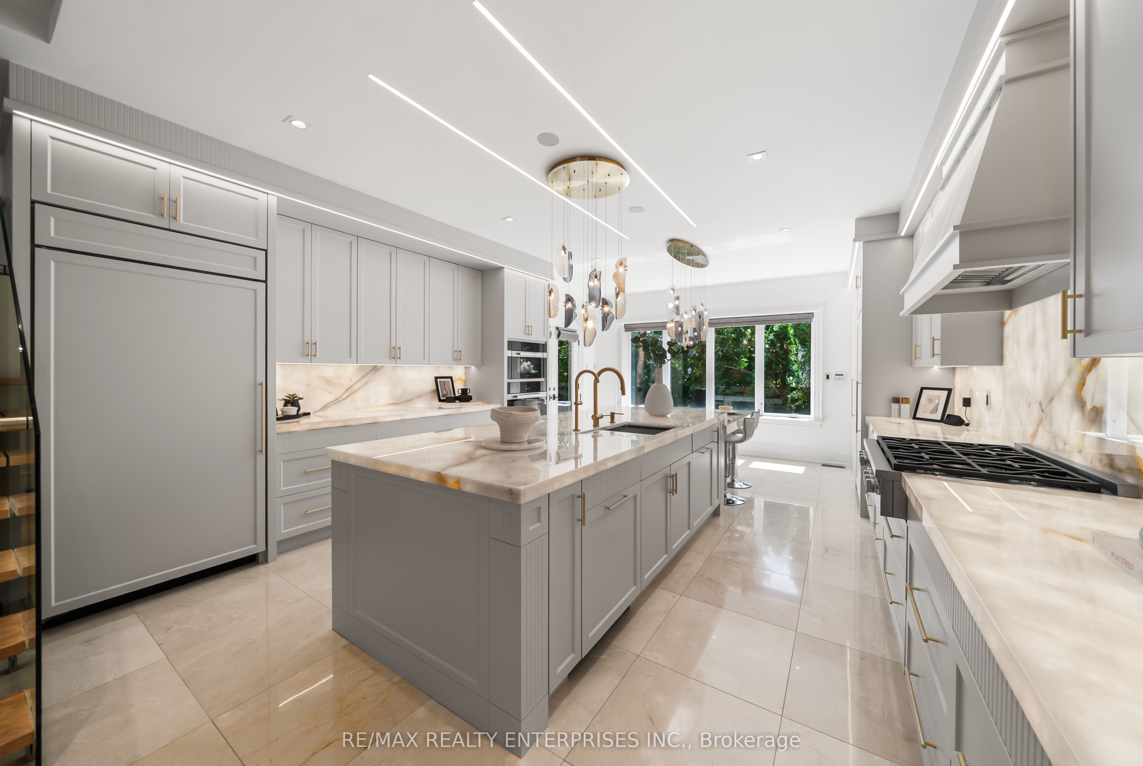 3168 Lakeshore Road W Property Photo 14