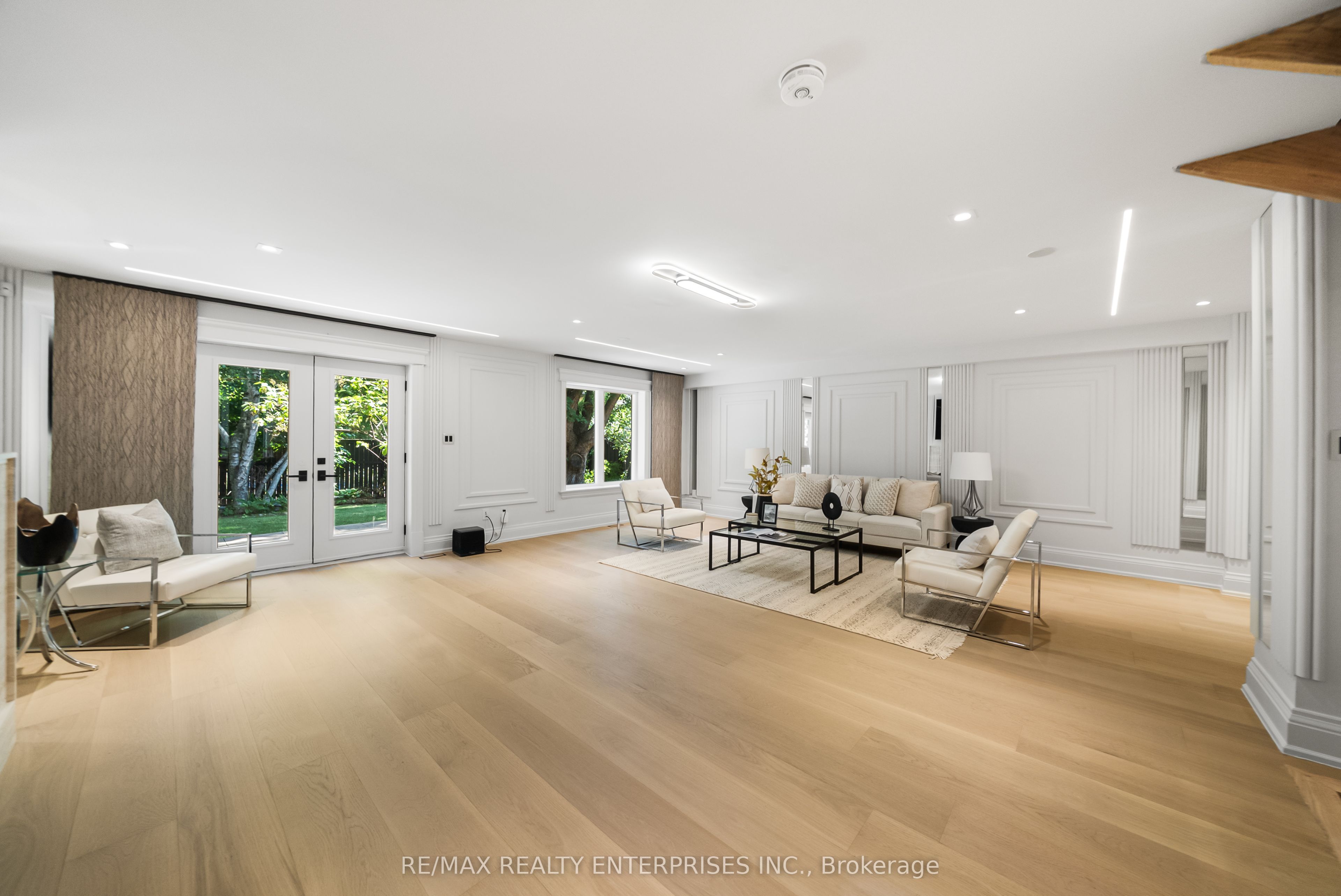 3168 Lakeshore Road W Property Photo 22