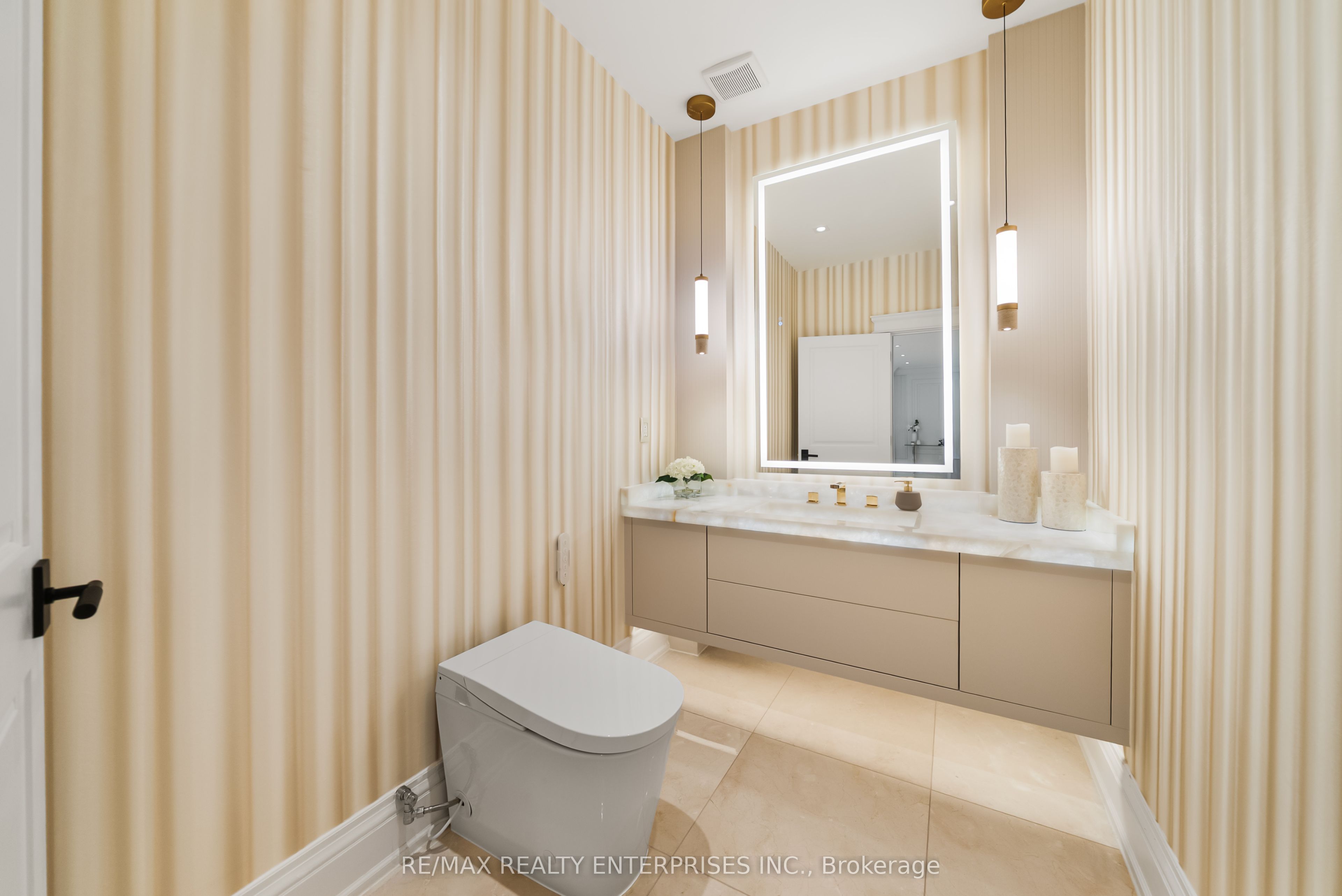 3168 Lakeshore Road W Property Photo 24